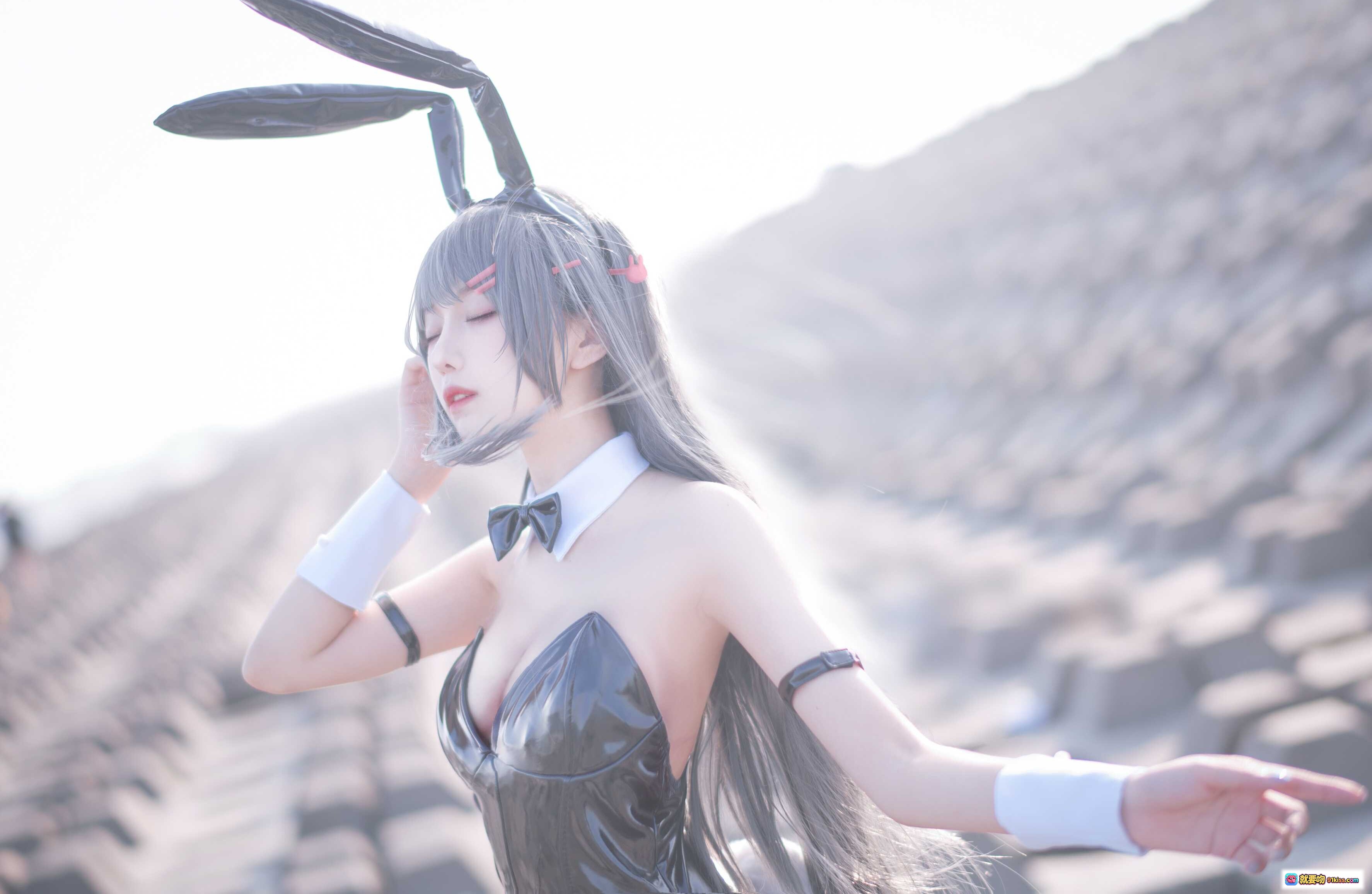 图片[10] - Shika小鹿鹿NO.014麻衣学姐兔女郎写真｜性感黑丝高跟+皮质兔耳装｜户外混凝土块场景｜18P高清美图 - 就要吻