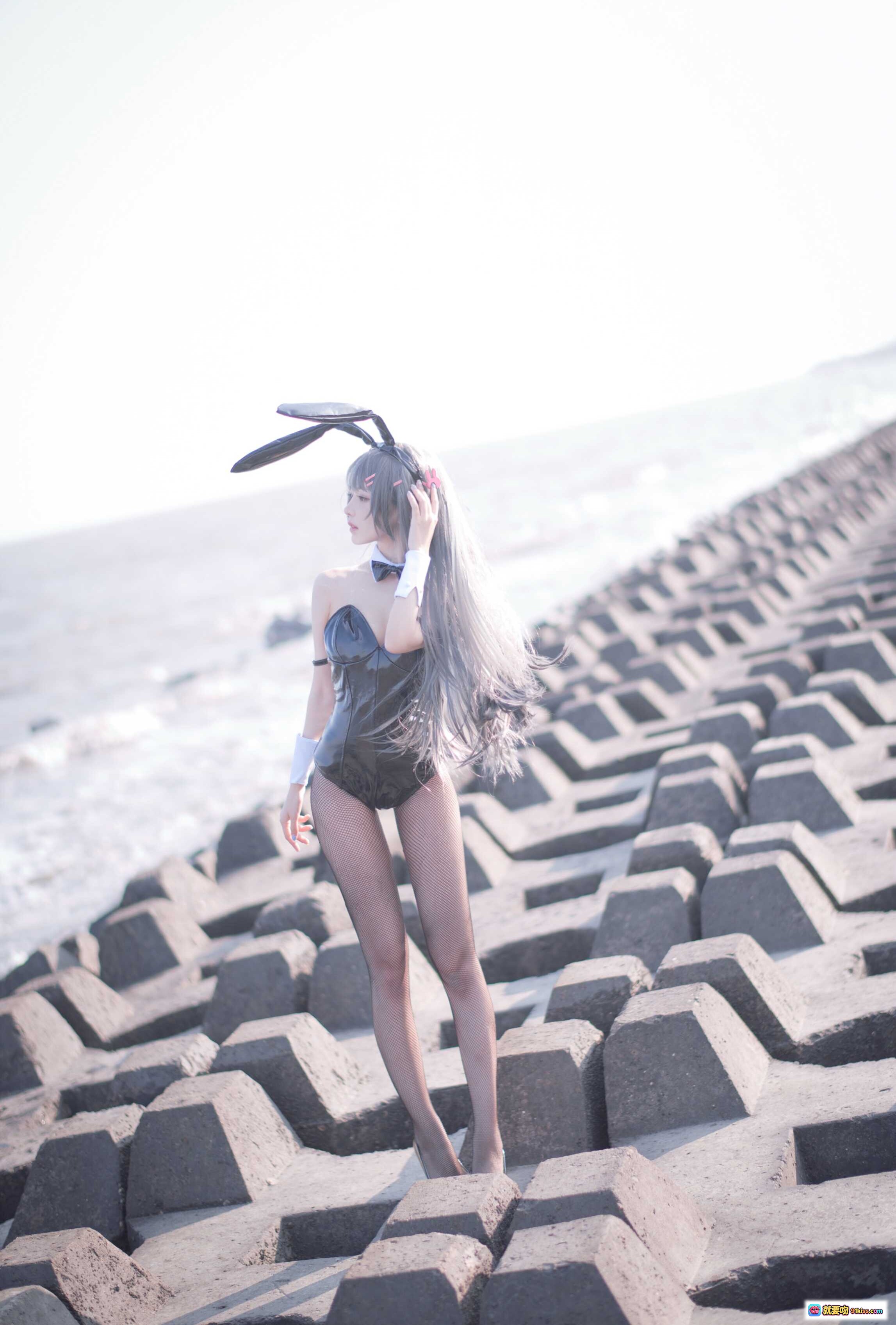 图片[4] - Shika小鹿鹿NO.014麻衣学姐兔女郎写真｜性感黑丝高跟+皮质兔耳装｜户外混凝土块场景｜18P高清美图 - 就要吻