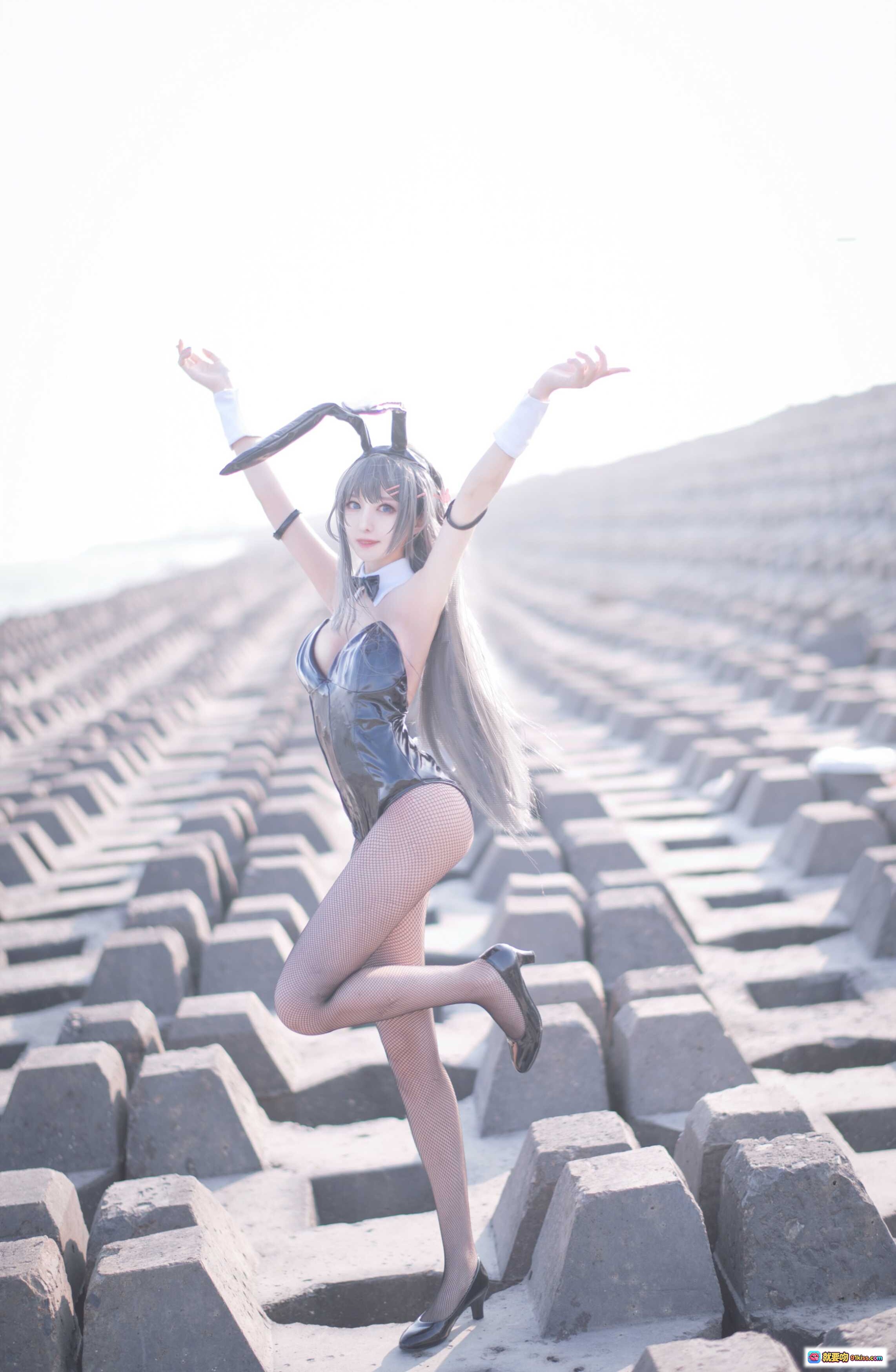 图片[6] - Shika小鹿鹿NO.014麻衣学姐兔女郎写真｜性感黑丝高跟+皮质兔耳装｜户外混凝土块场景｜18P高清美图 - 就要吻