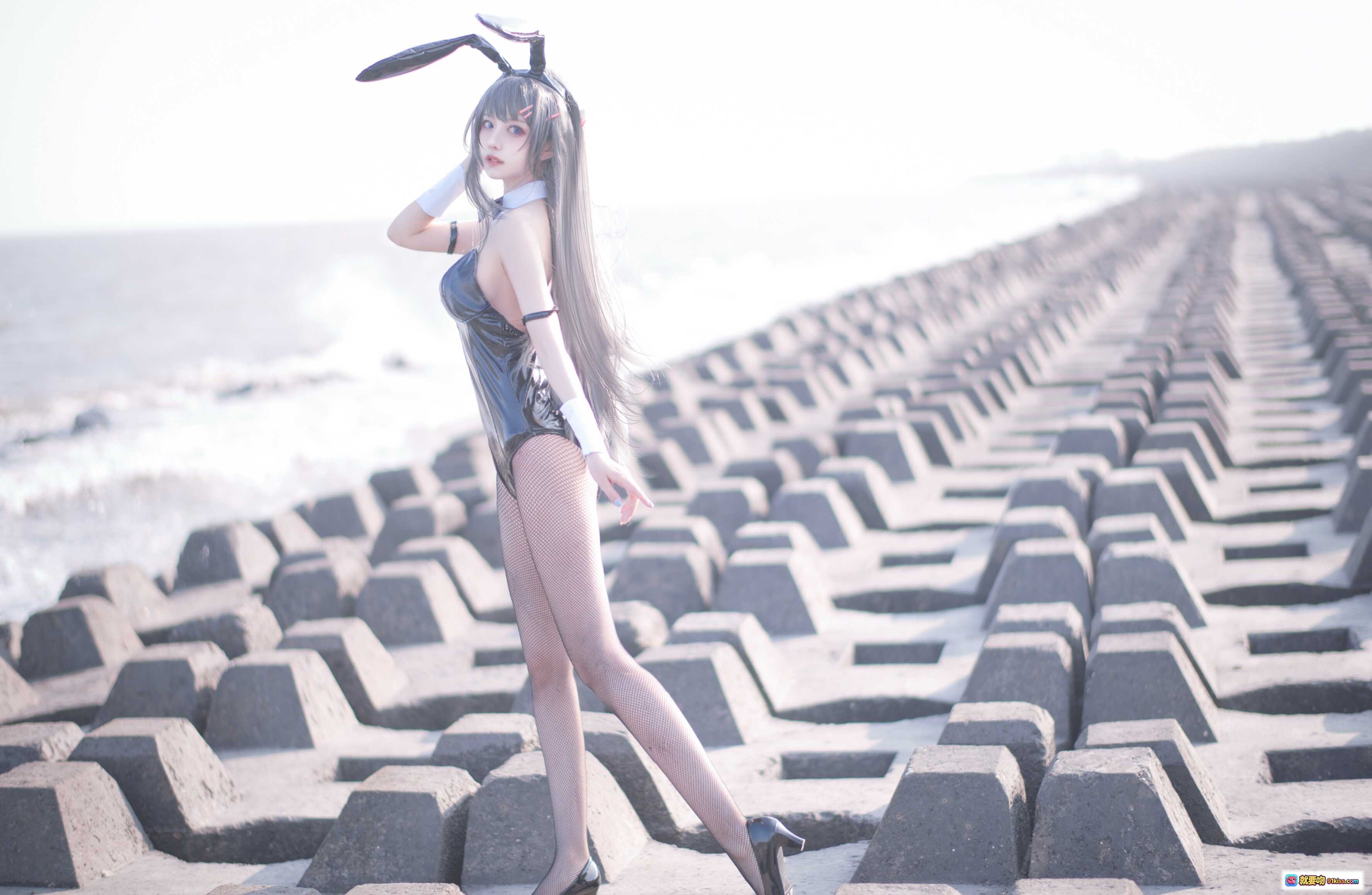 图片[3] - Shika小鹿鹿NO.014麻衣学姐兔女郎写真｜性感黑丝高跟+皮质兔耳装｜户外混凝土块场景｜18P高清美图 - 就要吻