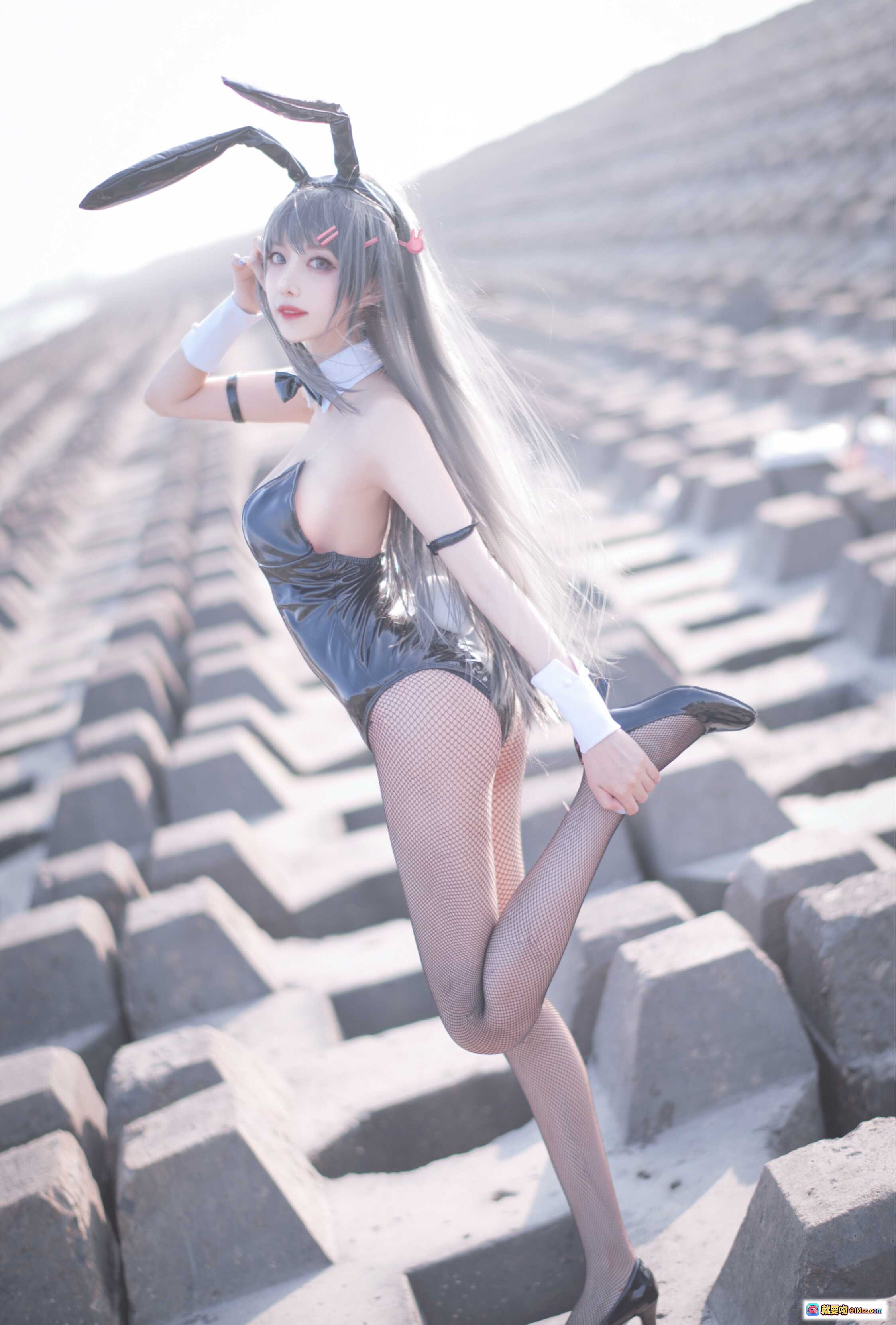 图片[5] - Shika小鹿鹿NO.014麻衣学姐兔女郎写真｜性感黑丝高跟+皮质兔耳装｜户外混凝土块场景｜18P高清美图 - 就要吻