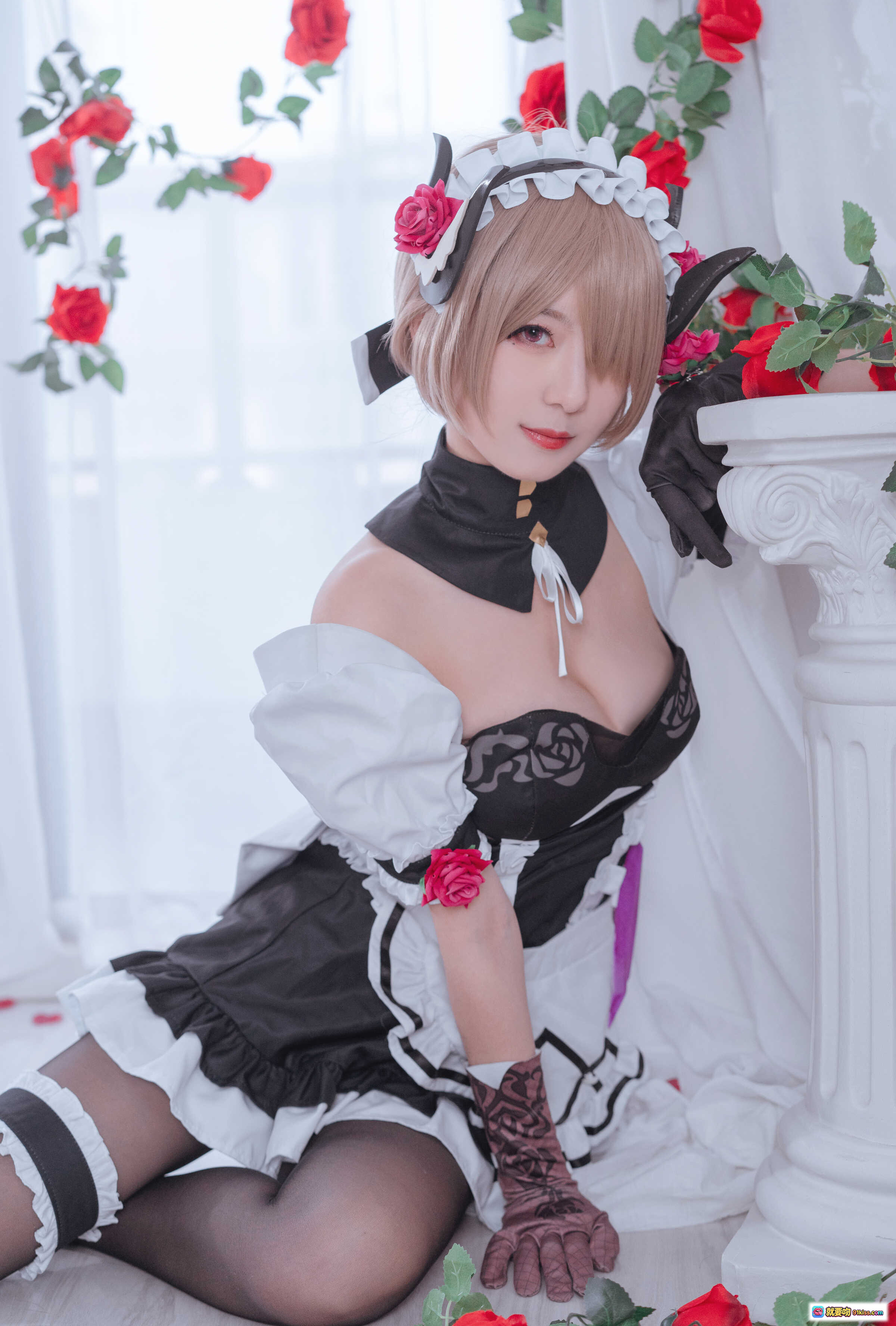 图片[8] - 弥音音COS丽塔黯蔷薇1 精致女仆装 黑白蕾丝裙 恶魔角发饰 紫色腰饰 黑丝美腿 高跟鞋 优雅姿势 全身写真 18P高清图集 - 就要吻