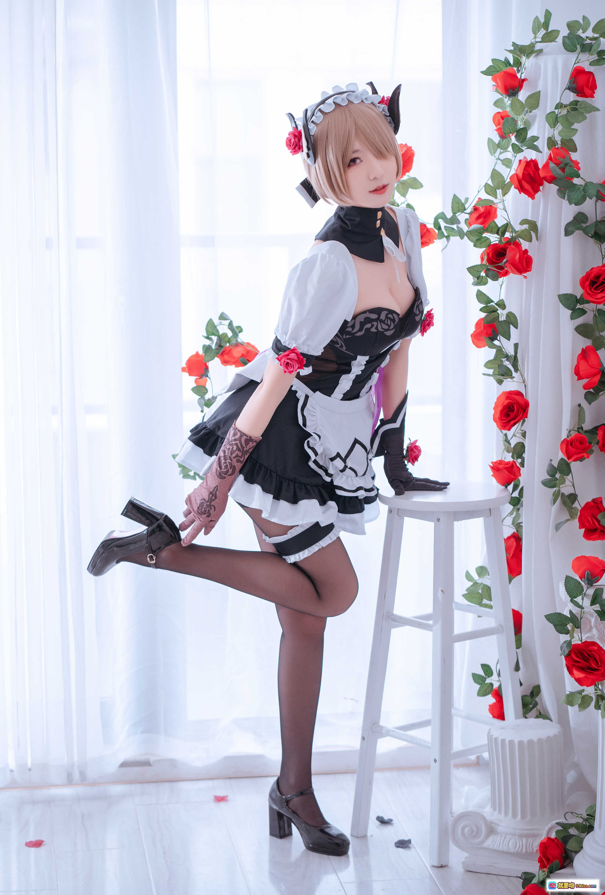 图片[9] - 弥音音COS丽塔黯蔷薇1 精致女仆装 黑白蕾丝裙 恶魔角发饰 紫色腰饰 黑丝美腿 高跟鞋 优雅姿势 全身写真 18P高清图集 - 就要吻