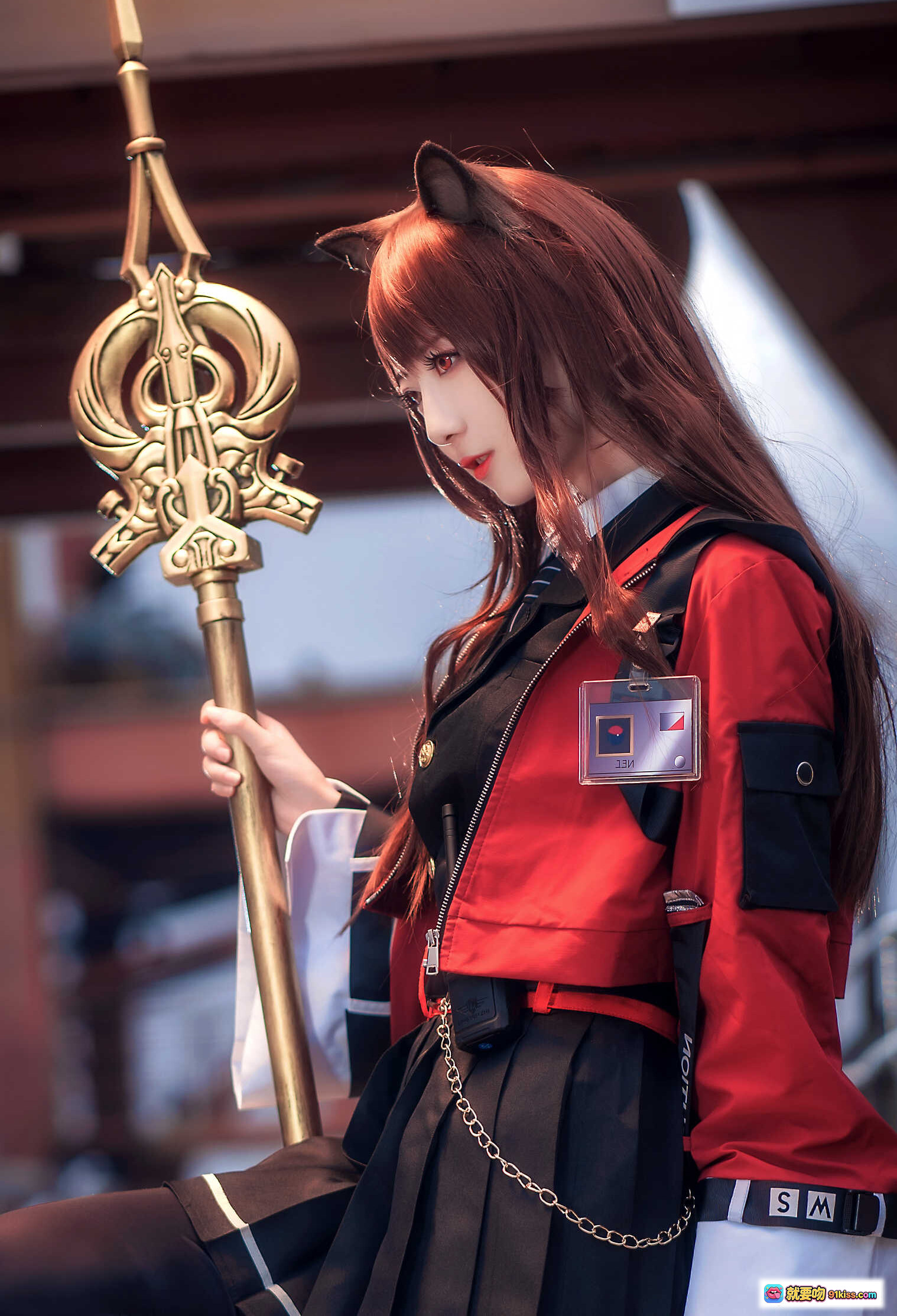 图片[5] - 弥音音NO.019明日方舟天火cosplay 猫耳猫尾红黑制服持法杖火焰特效高还原角色扮演写真 - 就要吻