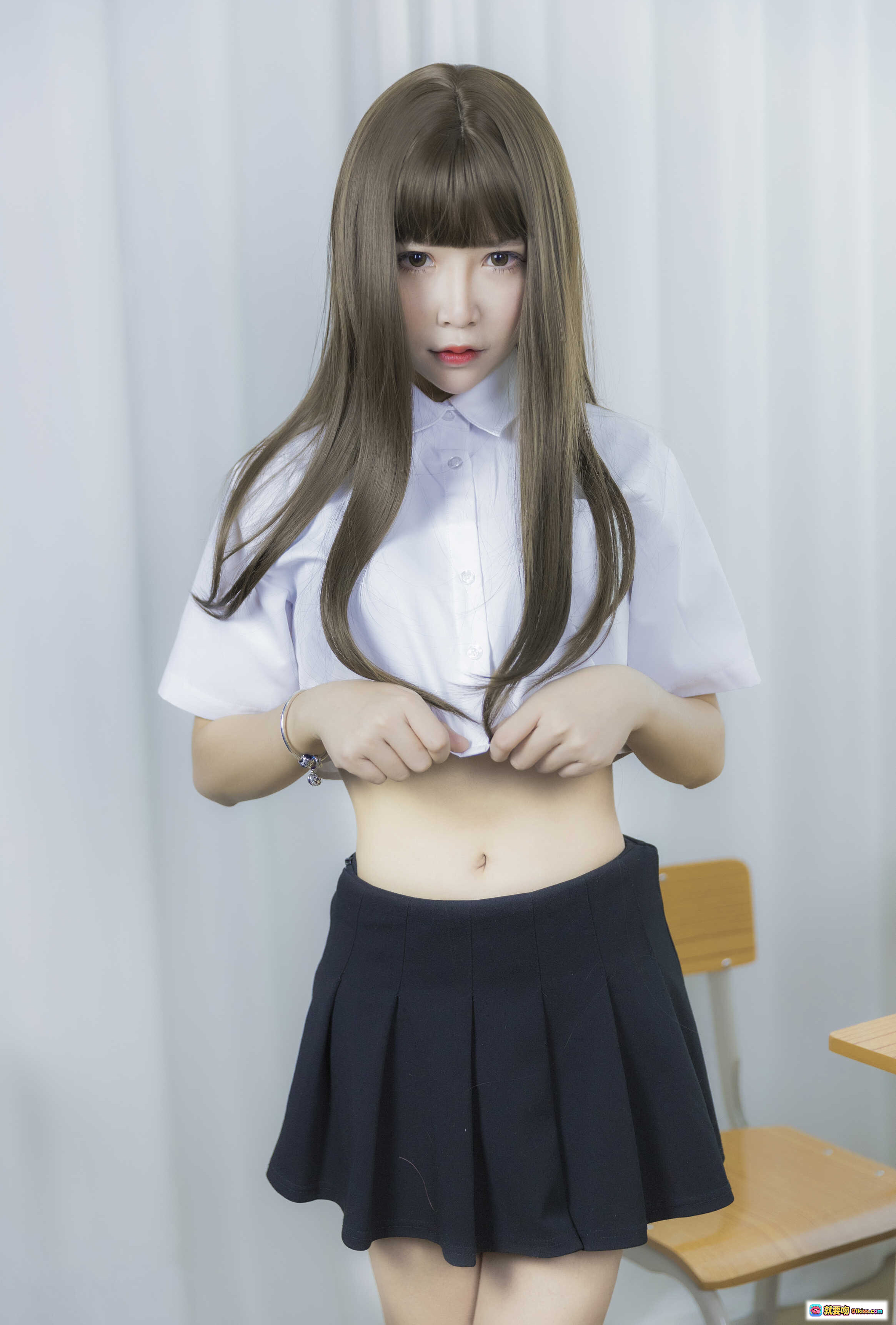 图片[7] - 抱走莫子A NO.016 等你下课 学院风少女写真 白衬衫黑短裙 长发齐刘海 黑丝袜高跟鞋 教室课桌摆拍 42P高清图集 - 就要吻