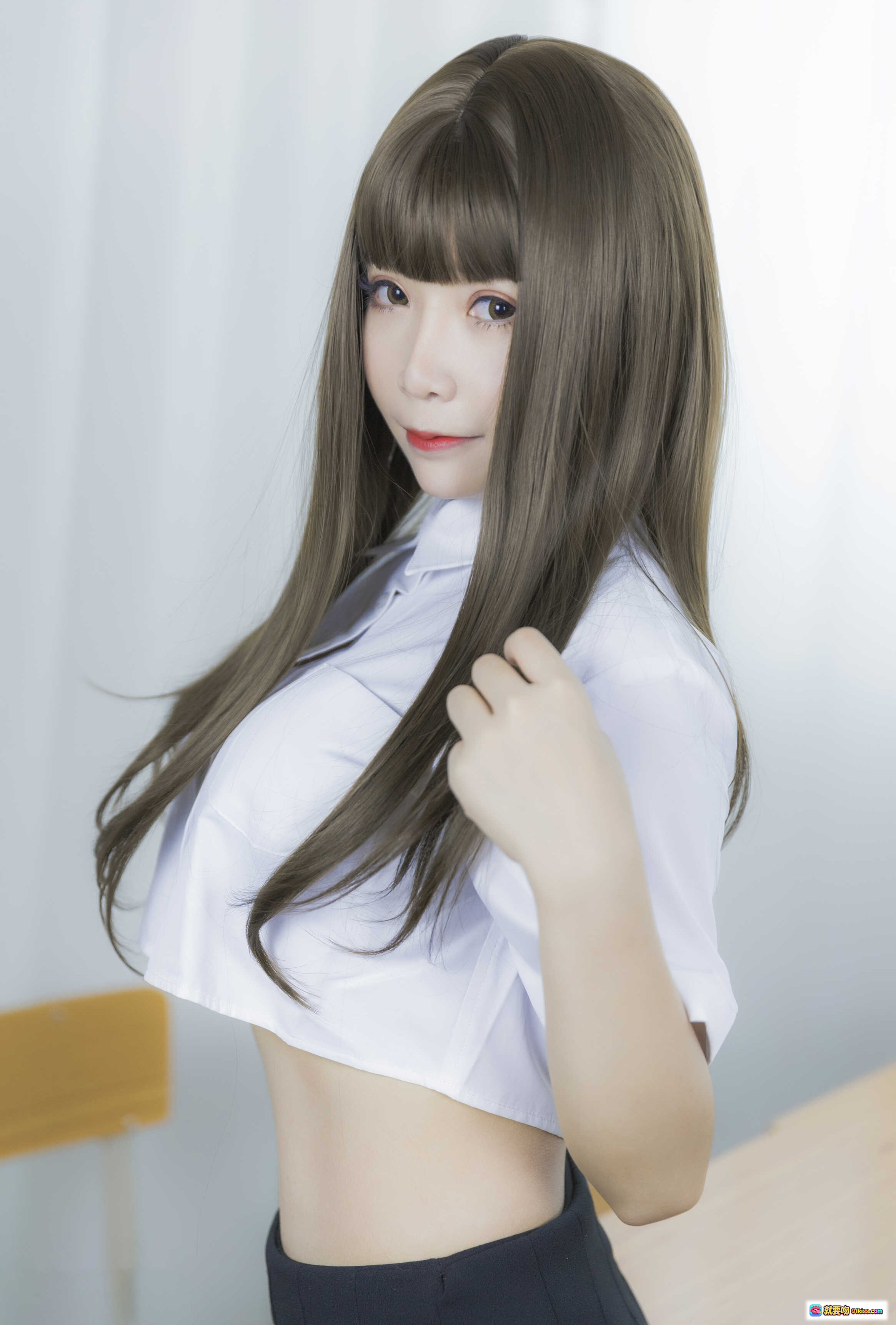 图片[4] - 抱走莫子A NO.016 等你下课 学院风少女写真 白衬衫黑短裙 长发齐刘海 黑丝袜高跟鞋 教室课桌摆拍 42P高清图集 - 就要吻