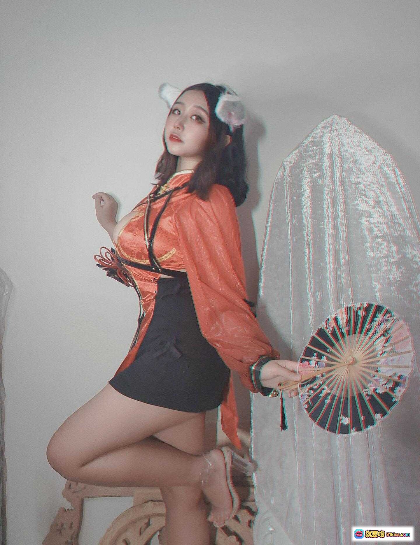 图片[1] - 穆零Mu0 NO.05 公孙离cosplay写真｜橙色古风服饰+猫耳发饰+手持折扇+性感美腿造型 - 就要吻