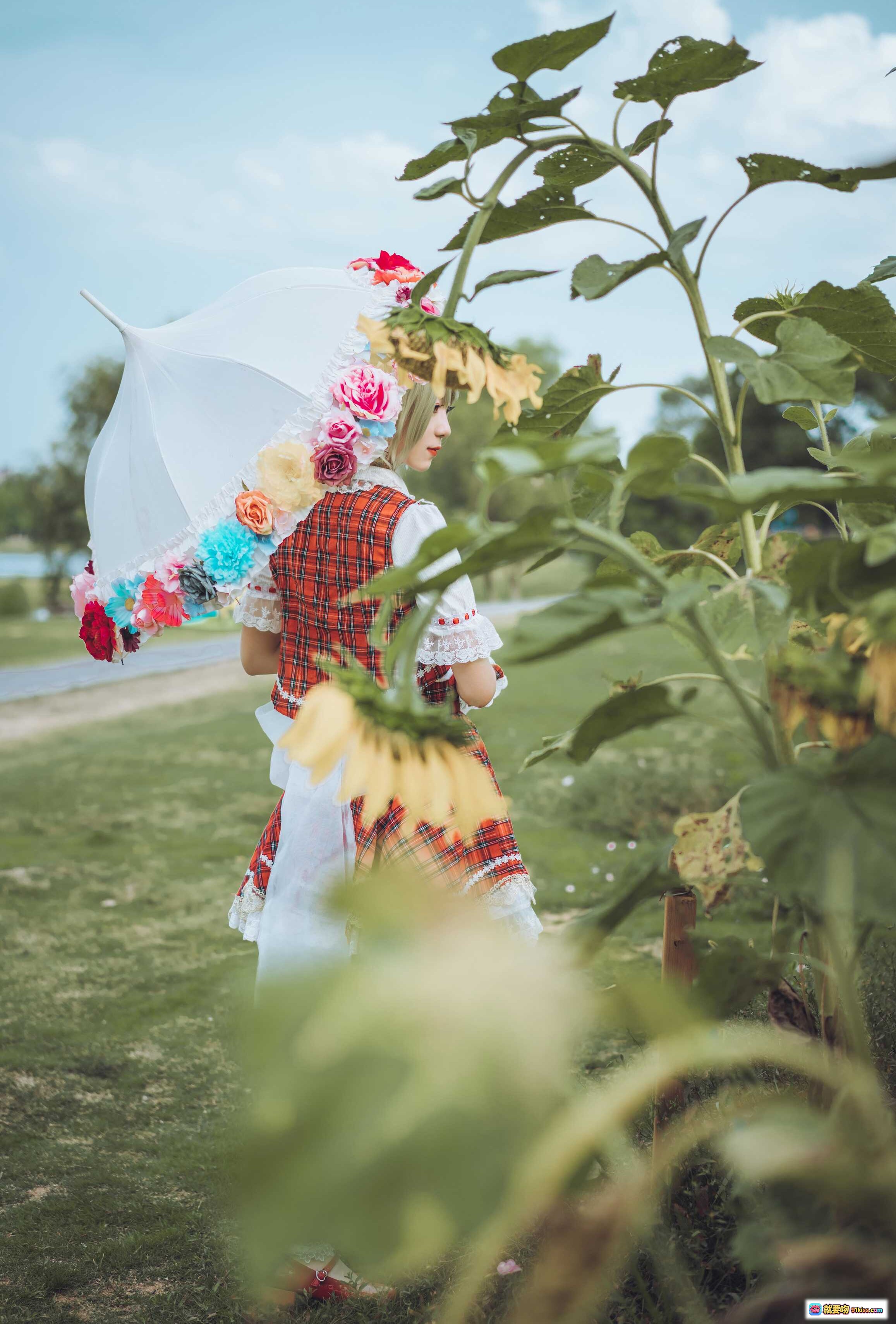 图片[4] - 弥音音NO.024 四季のフラワーマスター 红格洛丽塔裙 向日葵花田 白蕾丝袖口 日系少女写真 自然光外拍 17P高清图集 - 就要吻