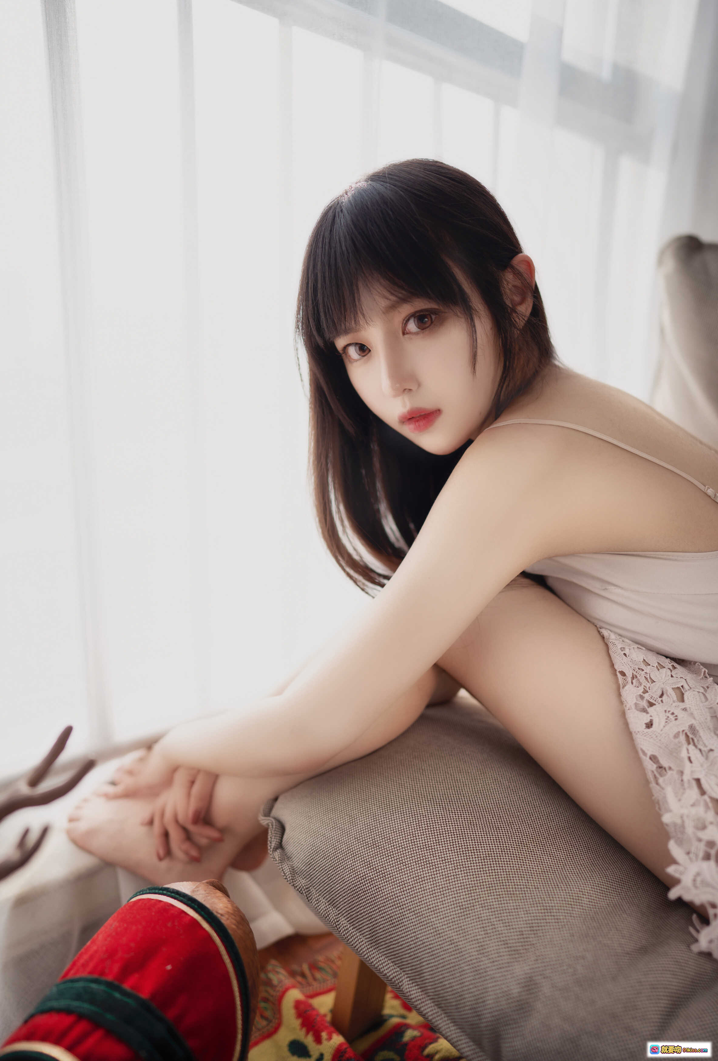 图片[5] - Shika小鹿鹿NO.034写真01 长发姑娘慵懒沙发美拍 蕾丝内衣+圣诞驯鹿装饰+复古花毯+小提琴点缀 21P高清图集 - 就要吻