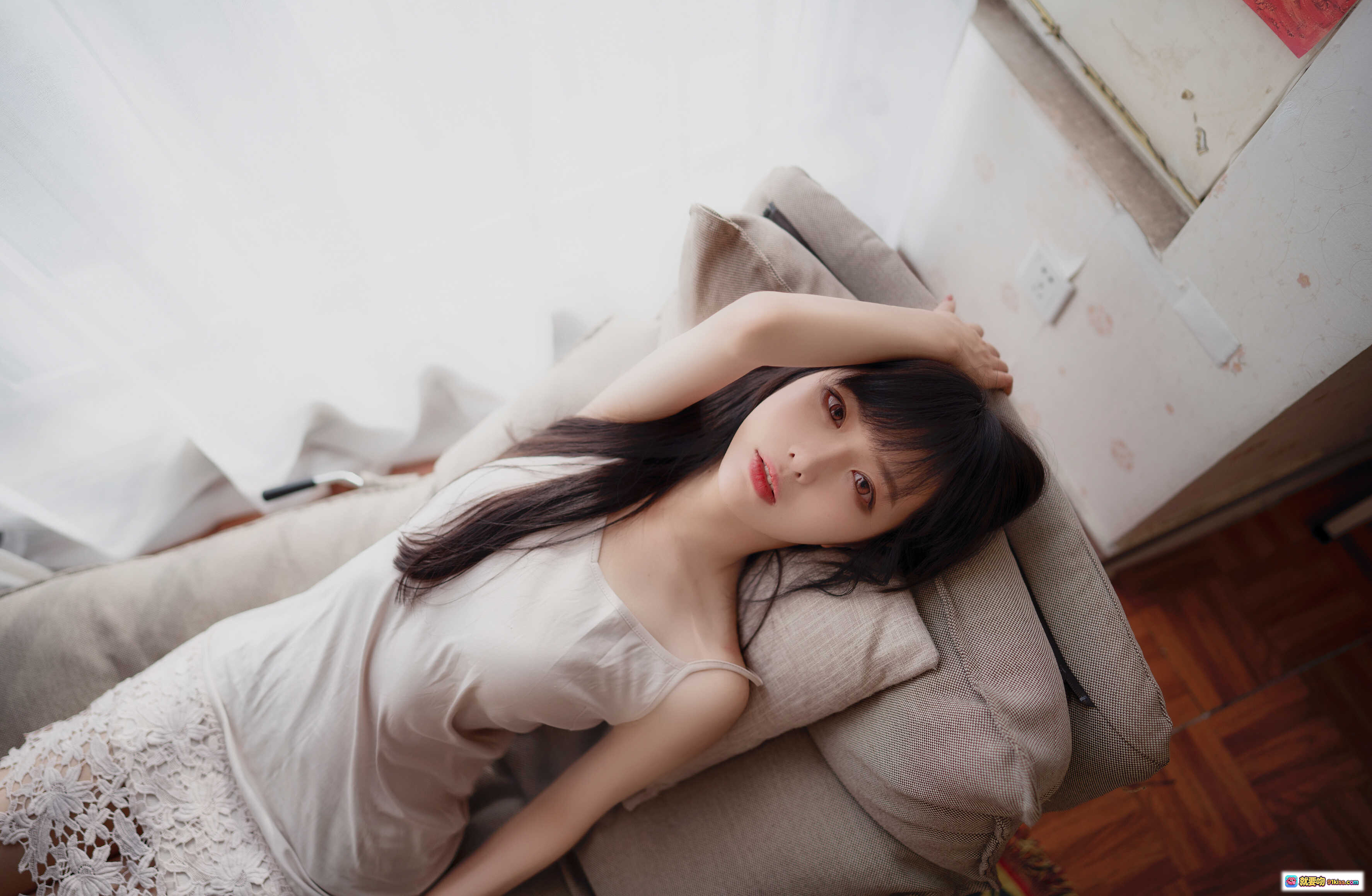 图片[4] - Shika小鹿鹿NO.034写真01 长发姑娘慵懒沙发美拍 蕾丝内衣+圣诞驯鹿装饰+复古花毯+小提琴点缀 21P高清图集 - 就要吻