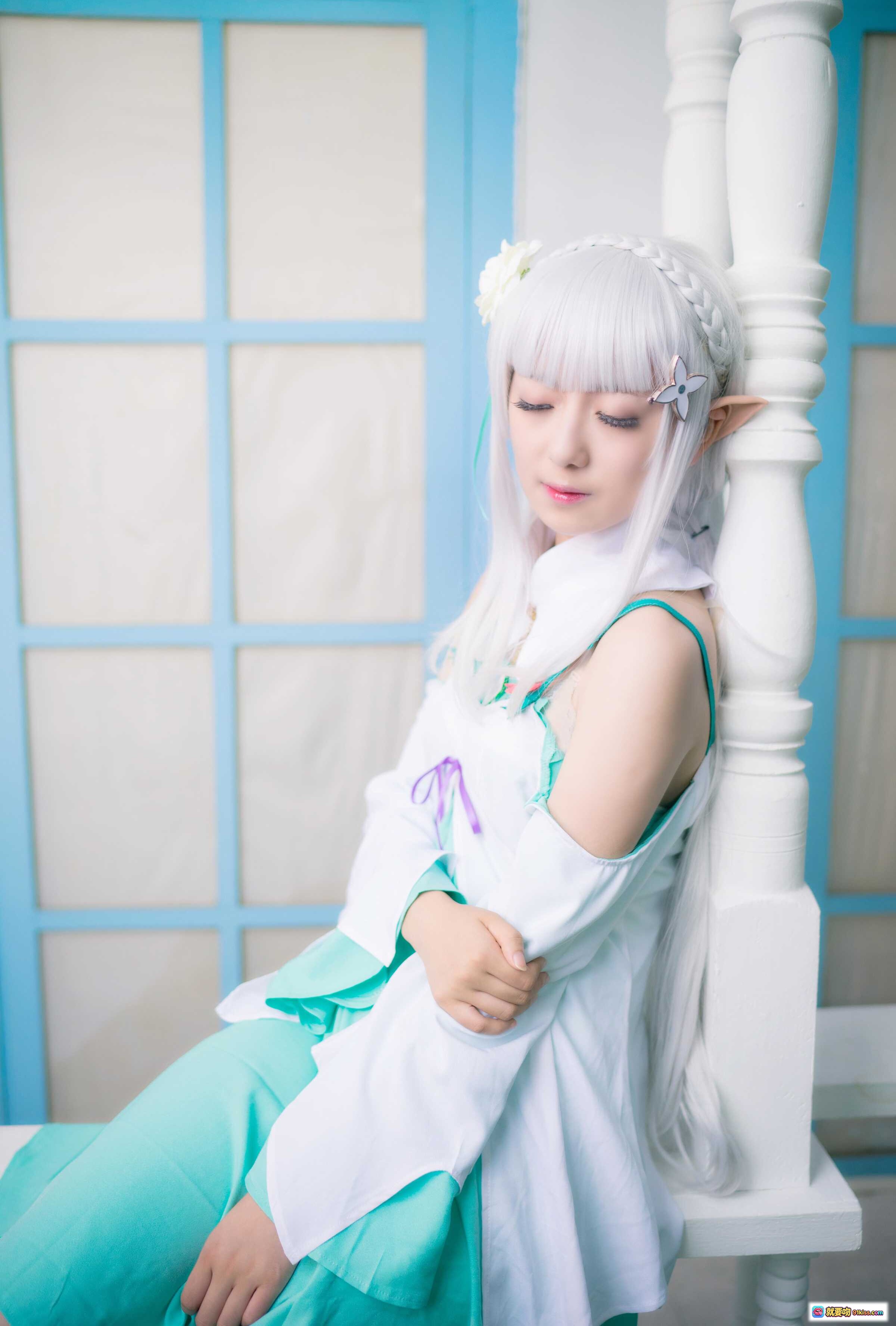 图片[4] - 弥音音NO.004艾米莉娅Cosplay写真｜银发精灵耳少女｜青白古风服饰｜华丽宫廷背景｜精致妆容造型 - 就要吻