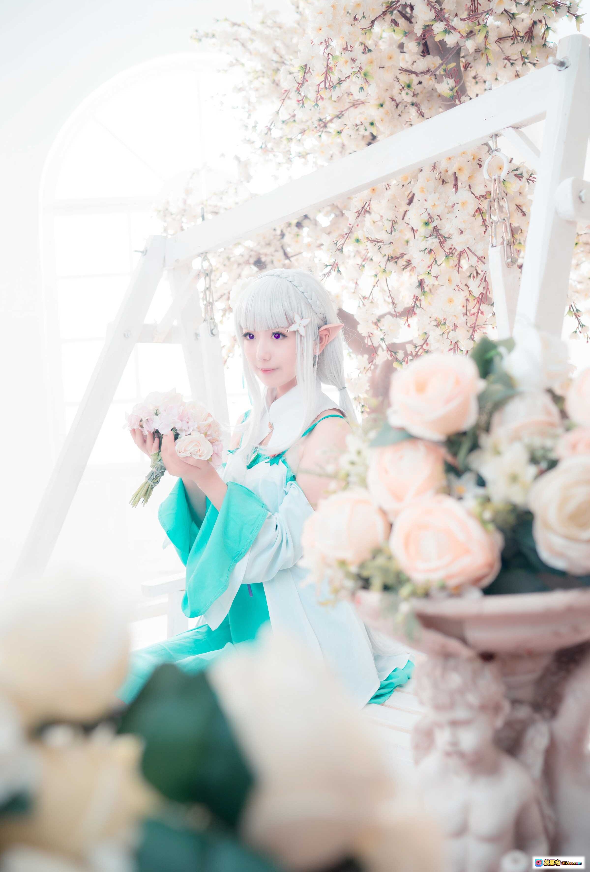 图片[6] - 弥音音NO.004艾米莉娅Cosplay写真｜银发精灵耳少女｜青白古风服饰｜华丽宫廷背景｜精致妆容造型 - 就要吻