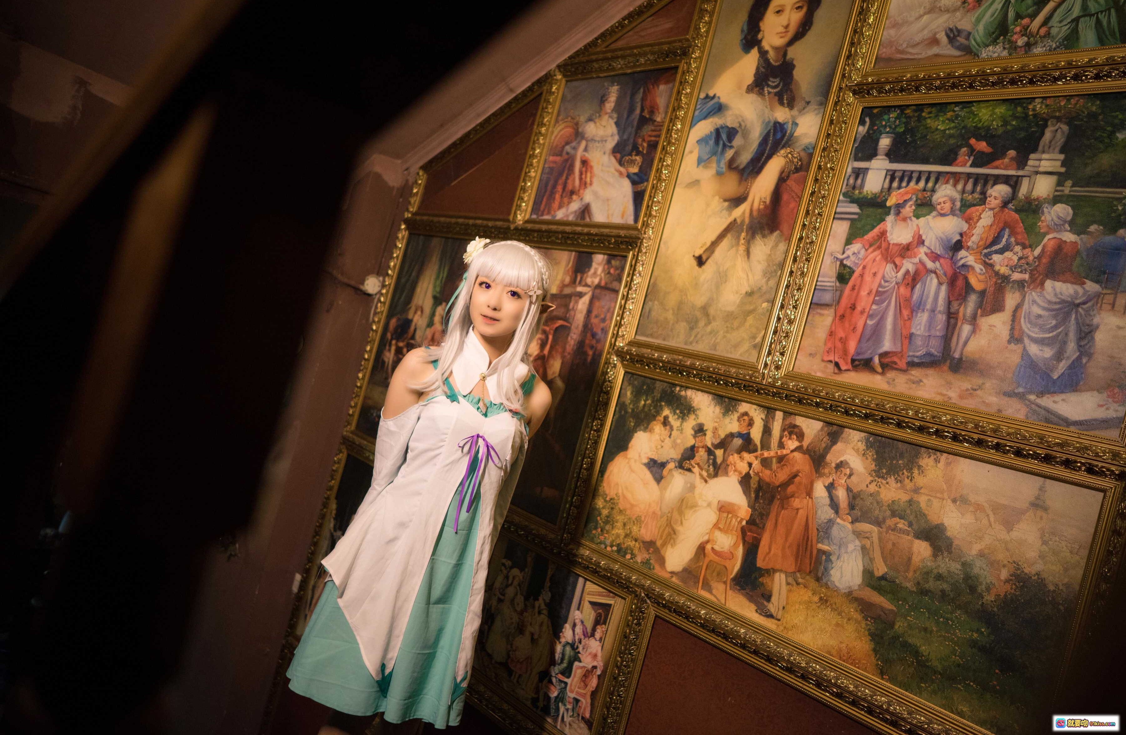 图片[9] - 弥音音NO.004艾米莉娅Cosplay写真｜银发精灵耳少女｜青白古风服饰｜华丽宫廷背景｜精致妆容造型 - 就要吻