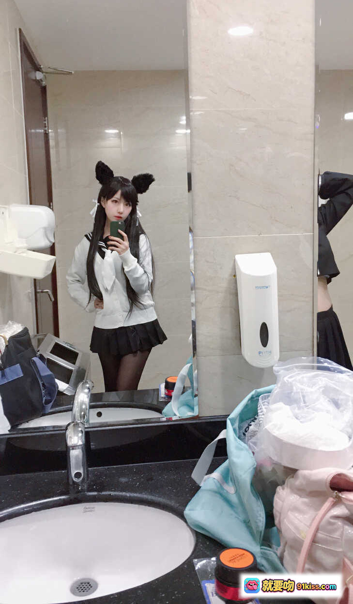 图片[6] - Shika小鹿鹿NO.052爱宕制服Cosplay写真｜双马尾少女持刀造型｜白色军装风格｜精致细节还原｜50P高清图集 - 就要吻