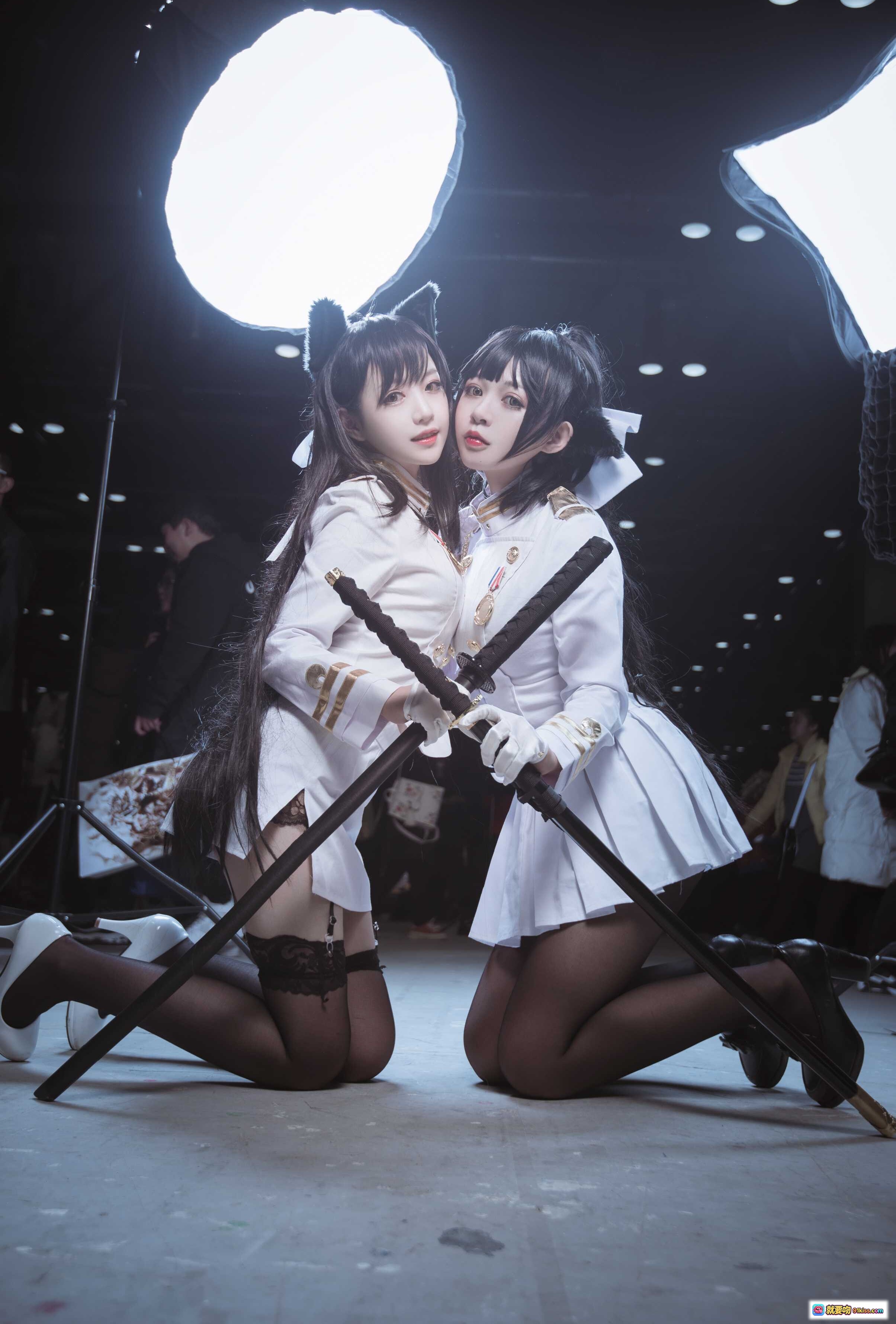 图片[3] - Shika小鹿鹿NO.052爱宕制服Cosplay写真｜双马尾少女持刀造型｜白色军装风格｜精致细节还原｜50P高清图集 - 就要吻