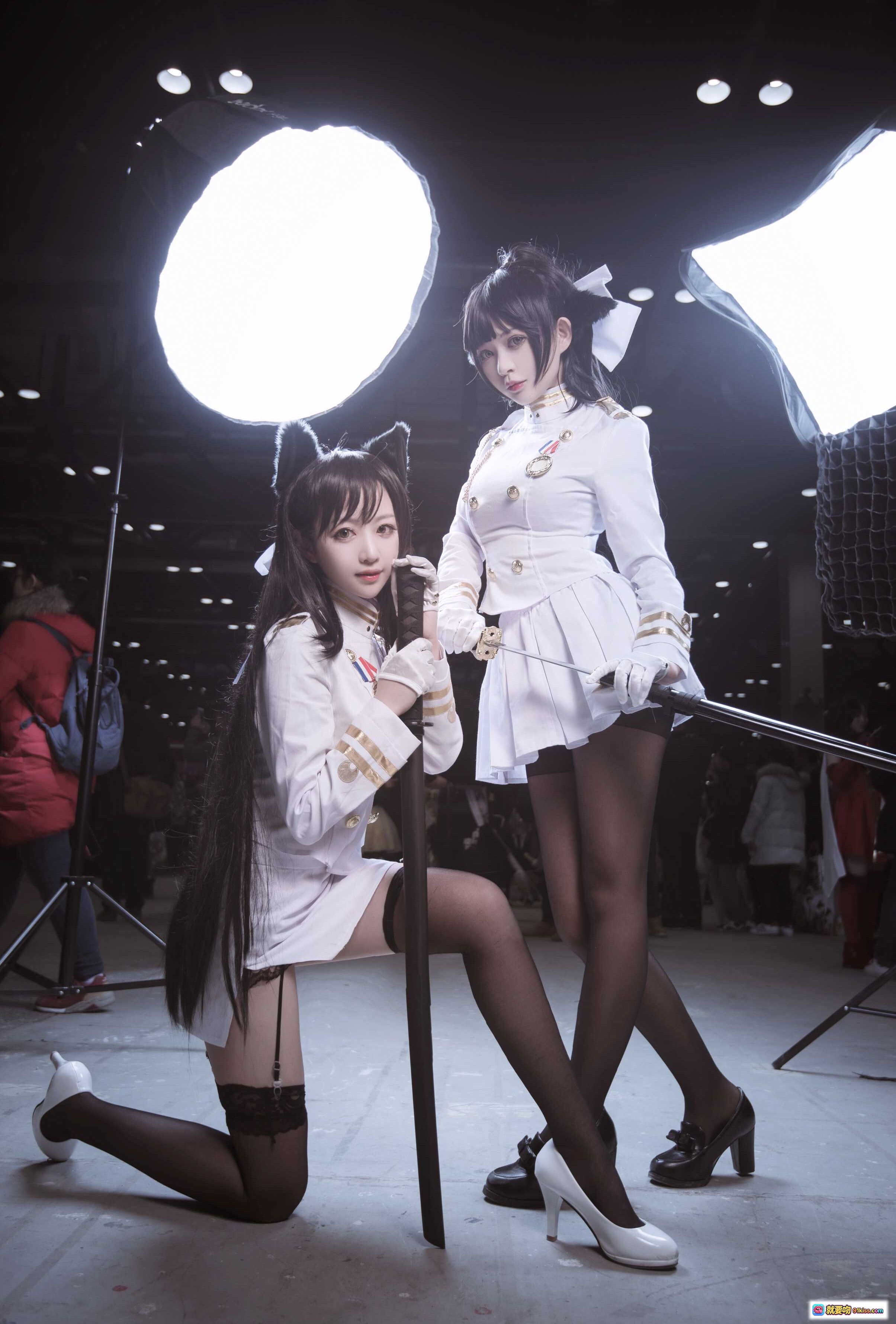 图片[4] - Shika小鹿鹿NO.052爱宕制服Cosplay写真｜双马尾少女持刀造型｜白色军装风格｜精致细节还原｜50P高清图集 - 就要吻