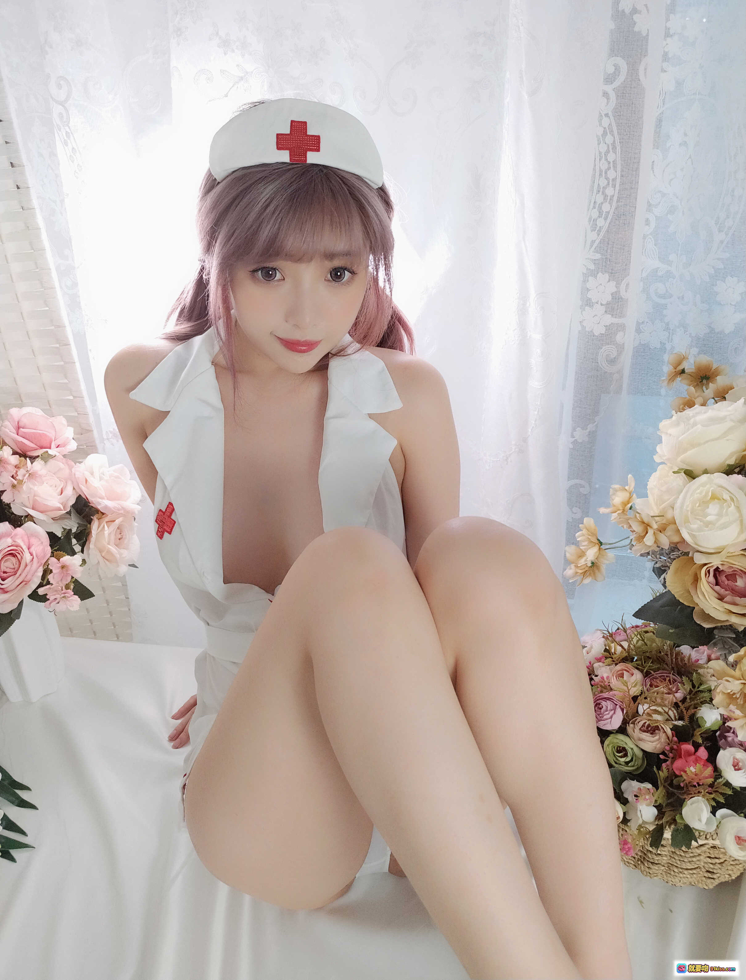 图片[2] - 雯妹不讲道理NO.053八月护士写真｜白裙红十字制服美腿玉足花篮布景纯欲风少女摄影 - 就要吻