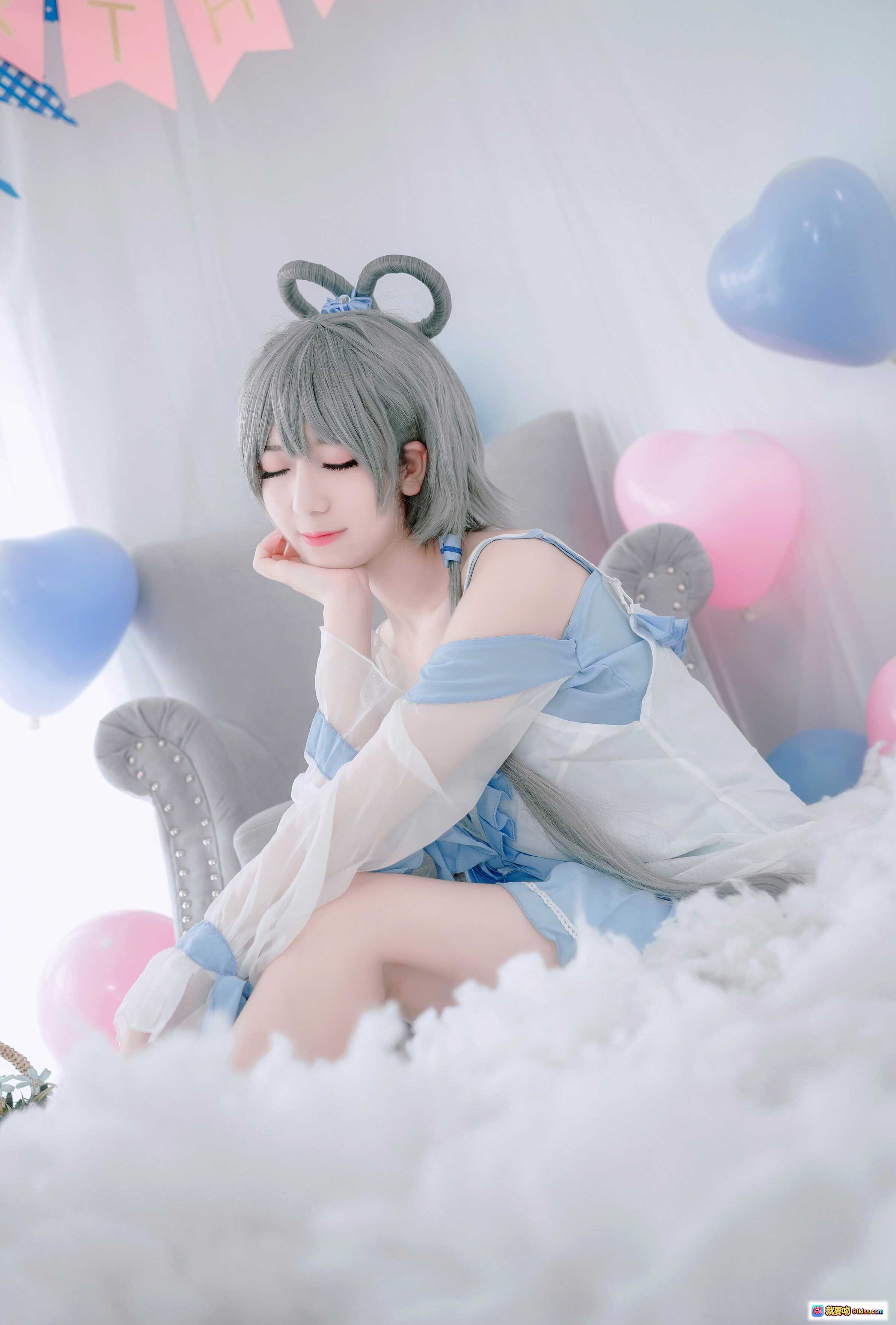 图片[7] - 弥音音COS洛天依生日主题写真·灰发双马尾蓝裙甜点少女风·高清10P美图 - 就要吻