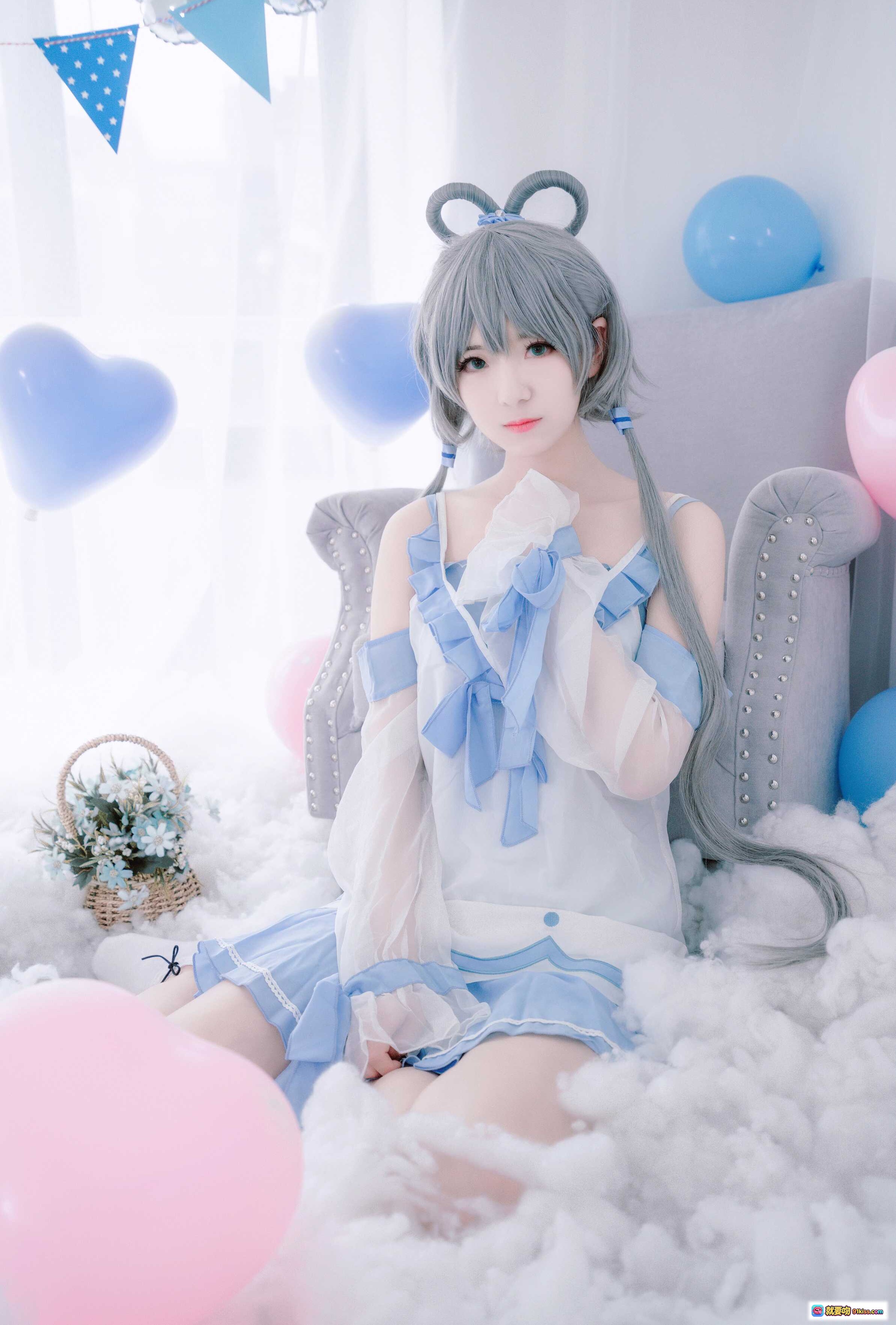 图片[4] - 弥音音COS洛天依生日主题写真·灰发双马尾蓝裙甜点少女风·高清10P美图 - 就要吻