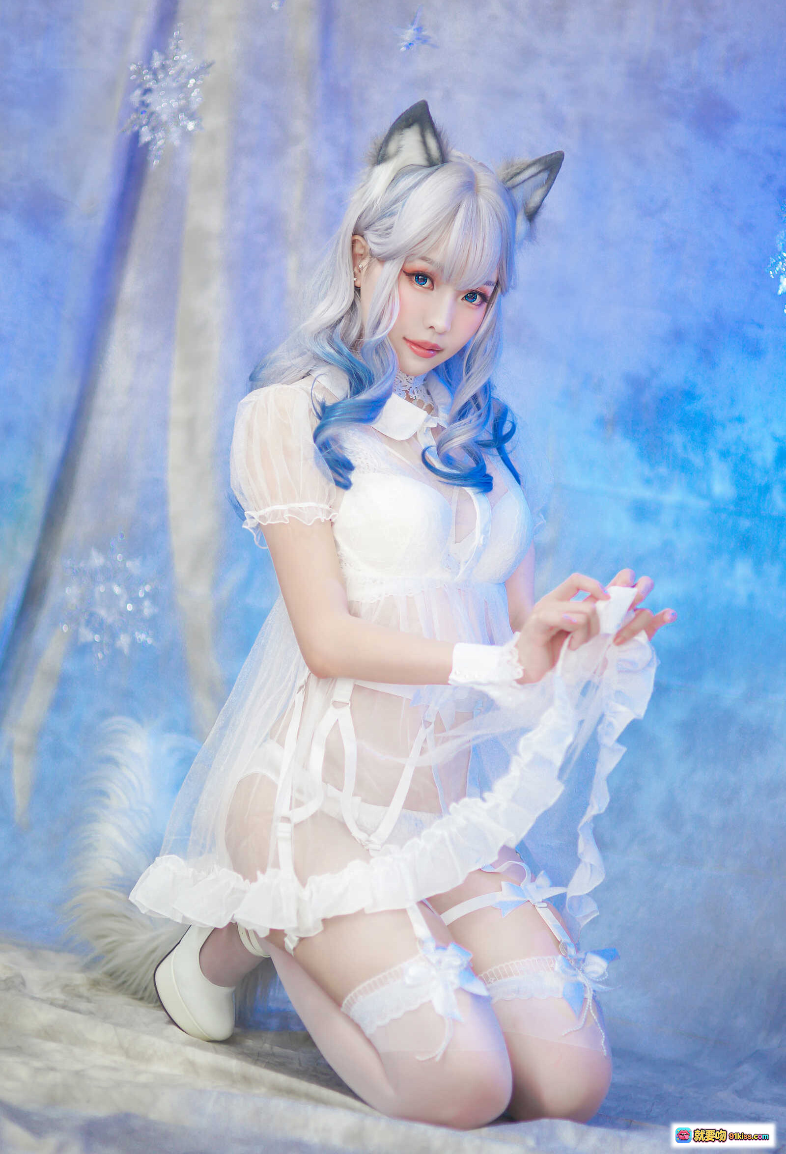 图片[8] - ElyEE子 NO.043 白色狐耳少女Cosplay 冰雪背景 悬浮姿态 精致蕾丝绑带内衣 毛绒尾巴 高跟鞋 二次元写真 - 就要吻