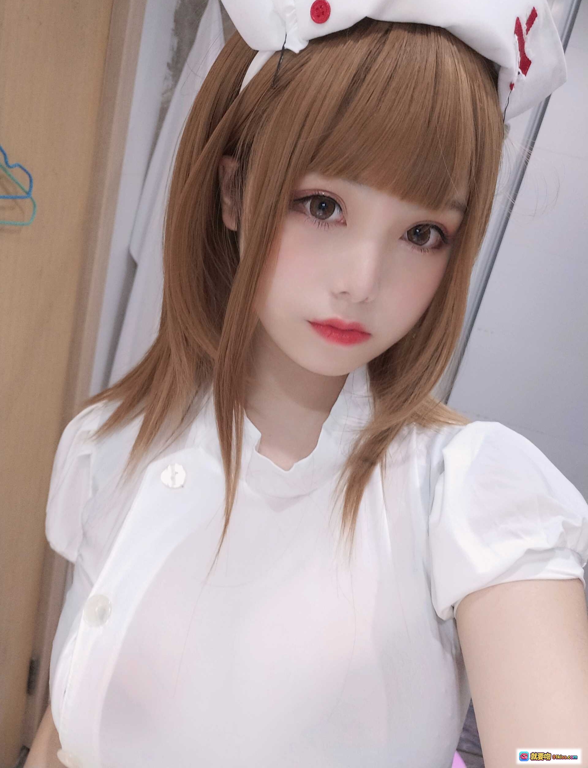 图片[6] - 蜜汁猫裘NO.037小护士cosplay写真 白色护士服+红点发饰+俏皮 wink 手势 41P高清图集 - 就要吻