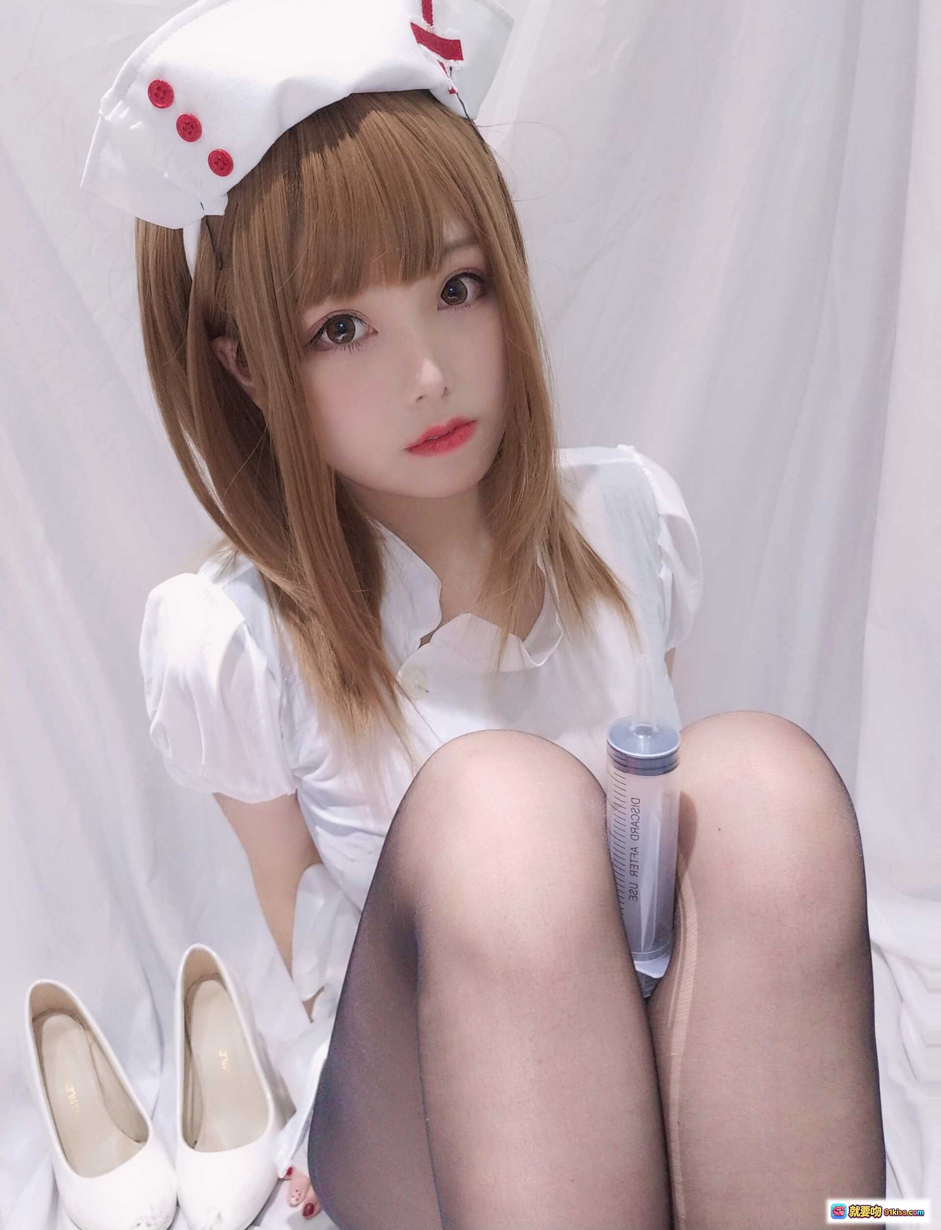 图片[8] - 蜜汁猫裘NO.037小护士cosplay写真 白色护士服+红点发饰+俏皮 wink 手势 41P高清图集 - 就要吻