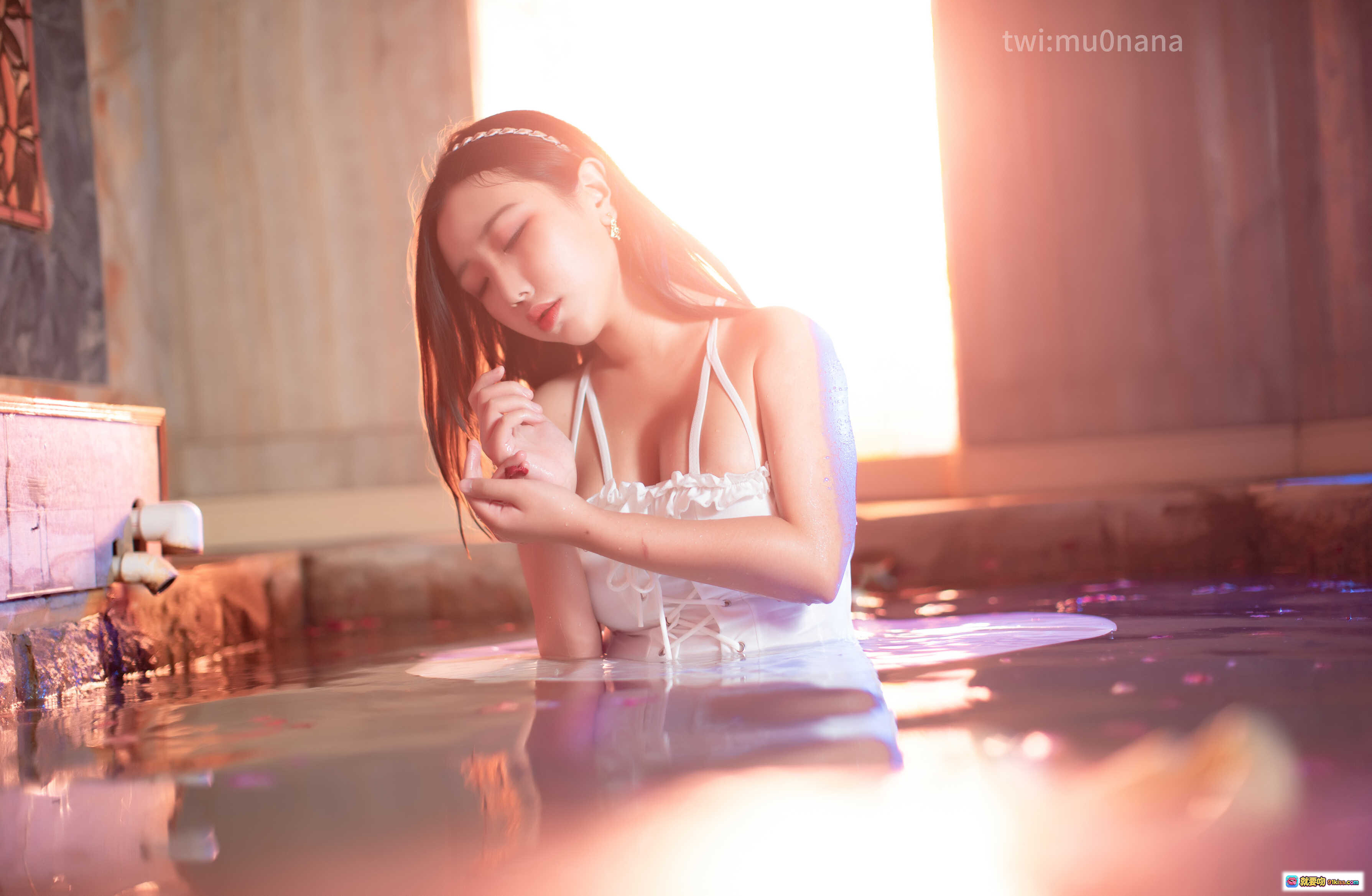 穆零Mu0 NO.41写真合集｜温泉少女白裙光影氛围感私房摄影92P高清图包 - 就要吻