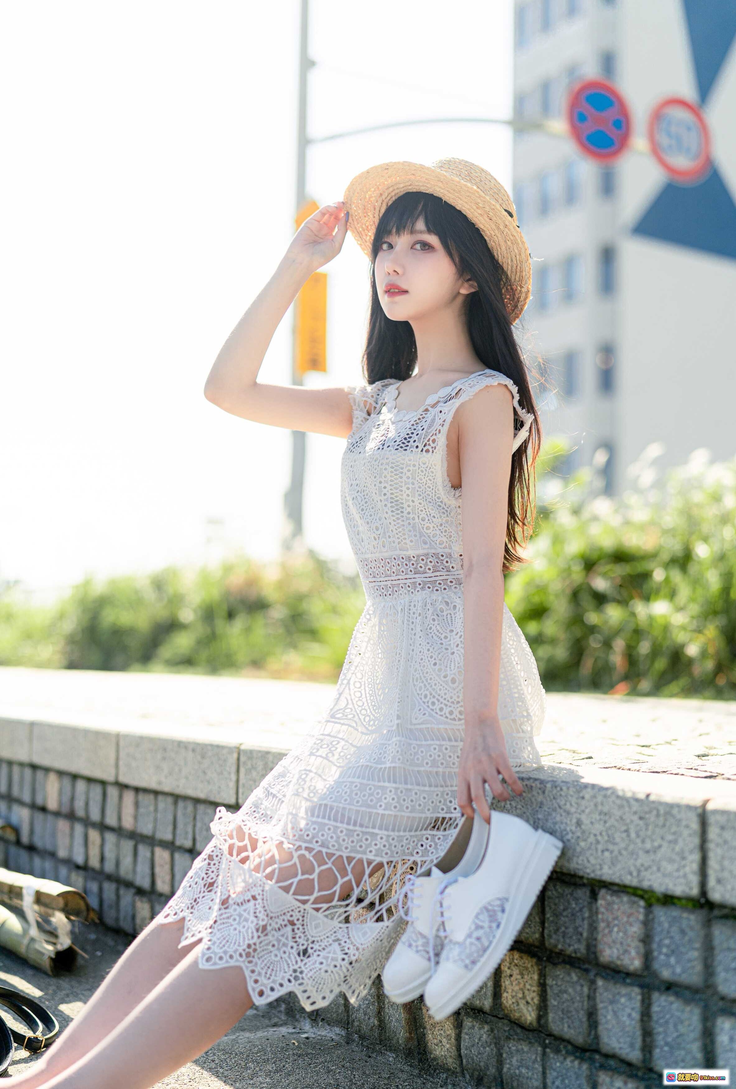 图片[5] - Shika小鹿鹿镰仓江之岛旅拍写真｜白色蕾丝连衣裙+草帽少女风｜日系街拍清新自然感｜29P高清图集 - 就要吻