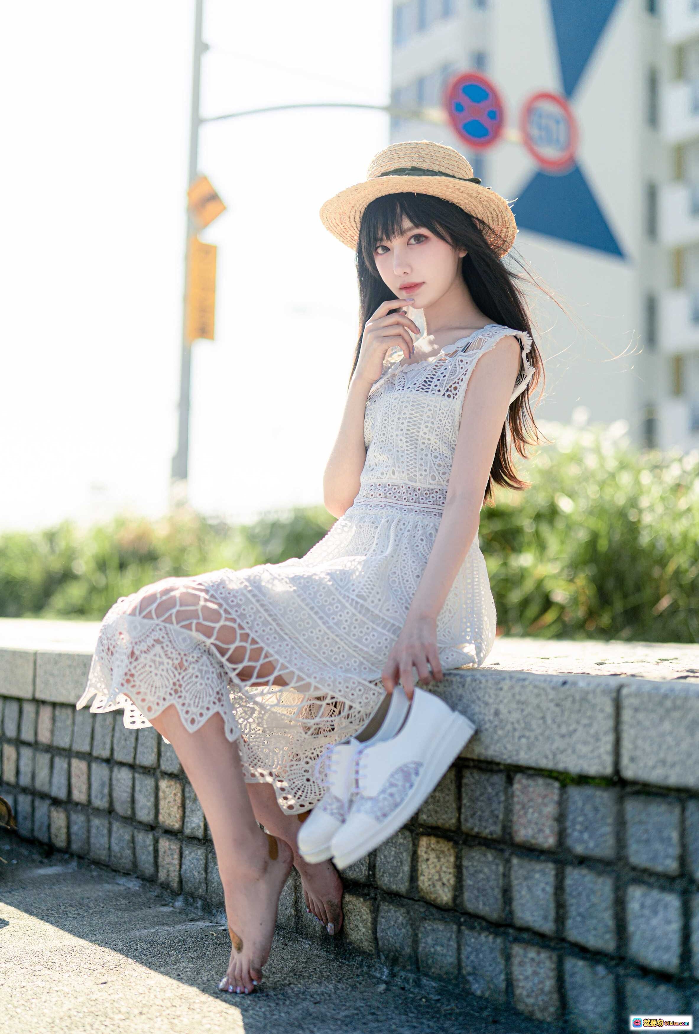 Shika小鹿鹿镰仓江之岛旅拍写真｜白色蕾丝连衣裙+草帽少女风｜日系街拍清新自然感｜29P高清图集 - 就要吻