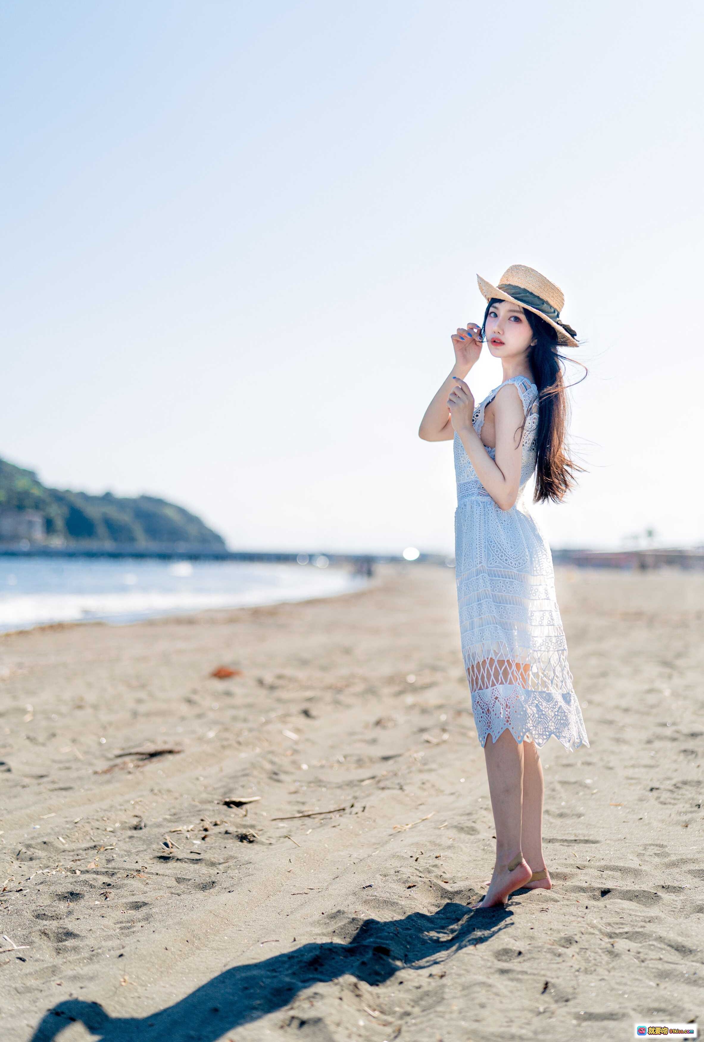 图片[10] - Shika小鹿鹿镰仓江之岛旅拍写真｜白色蕾丝连衣裙+草帽少女风｜日系街拍清新自然感｜29P高清图集 - 就要吻