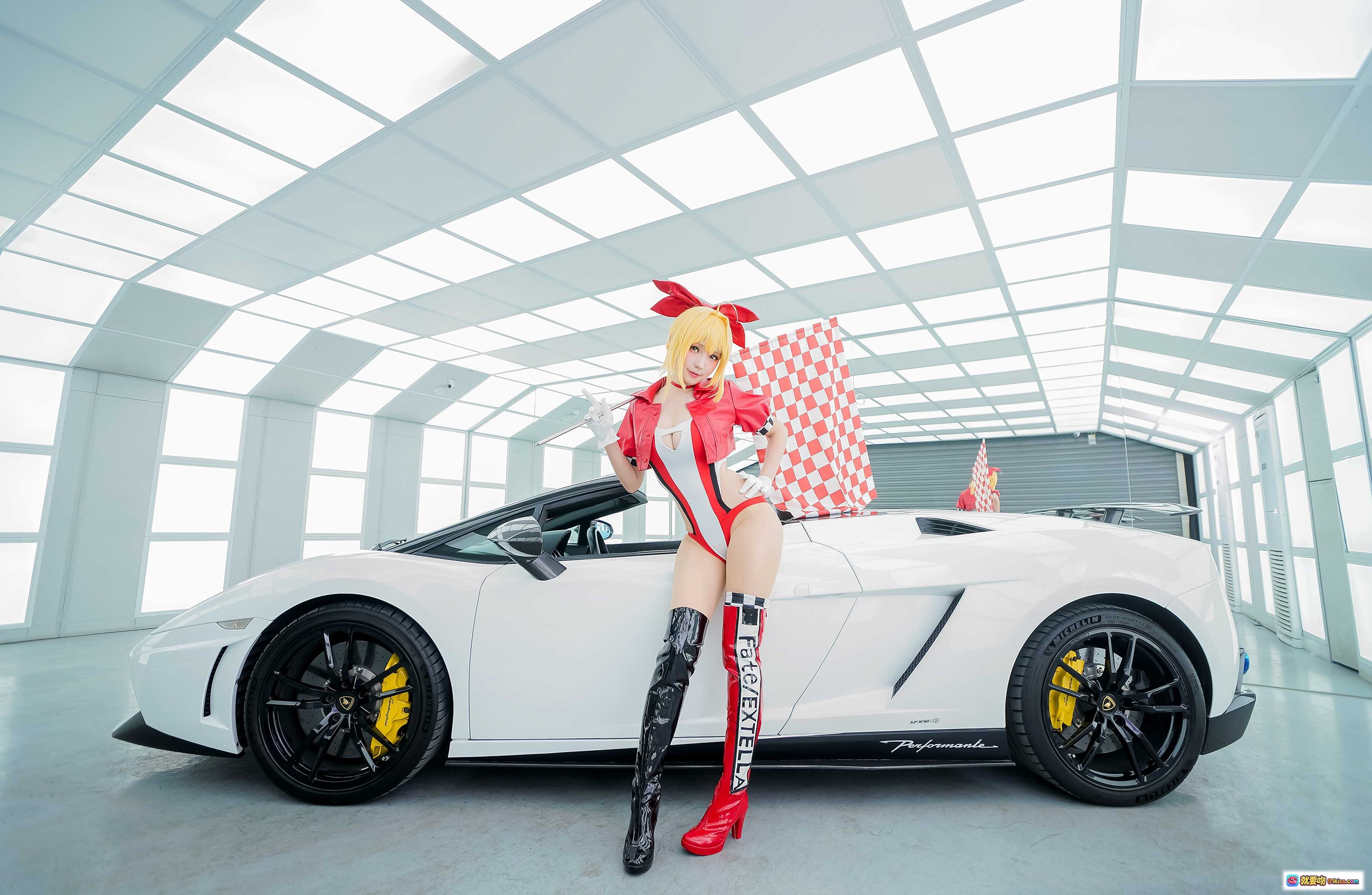 图片[6] - ElyEE子NO.064 Cosplay红裙女郎跪姿豪车前 白色兰博基尼超跑车库写真 金发红蝴蝶结黑长靴性感造型 - 就要吻