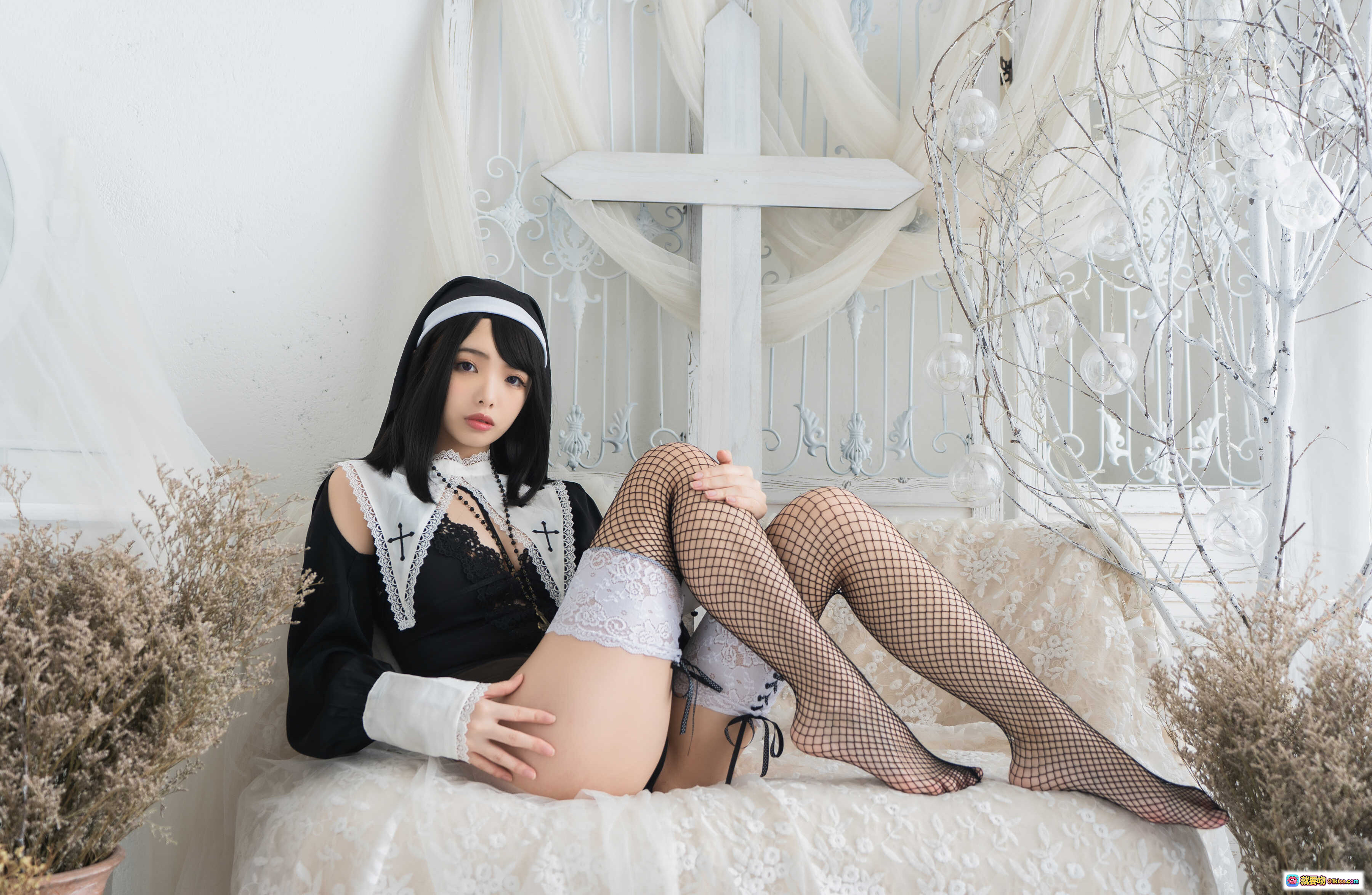 雯妹不讲道理NO.029危险祈祷修女写真 34P高清私房黑丝网袜蕾丝边诱惑摄影集 - 就要吻