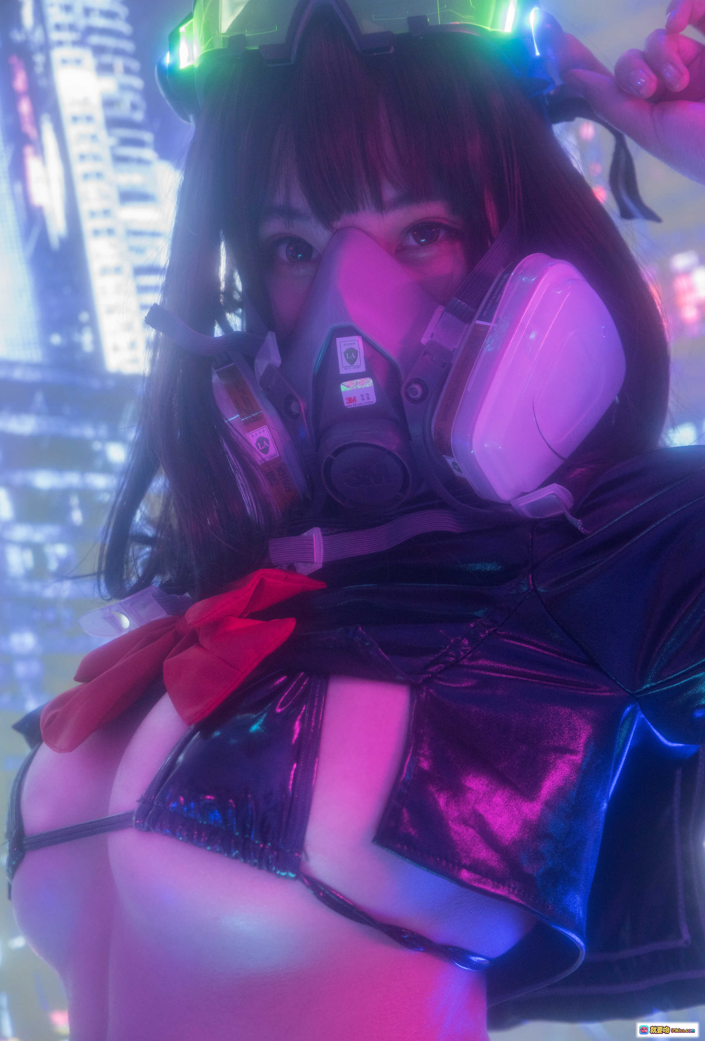 图片[8] - 蜜汁猫裘NO.011漆皮JK写真｜赛博朋克霓虹灯光×电路板背景×黑丝长腿×机械风Cosplay｜高画质17P全收录 - 就要吻