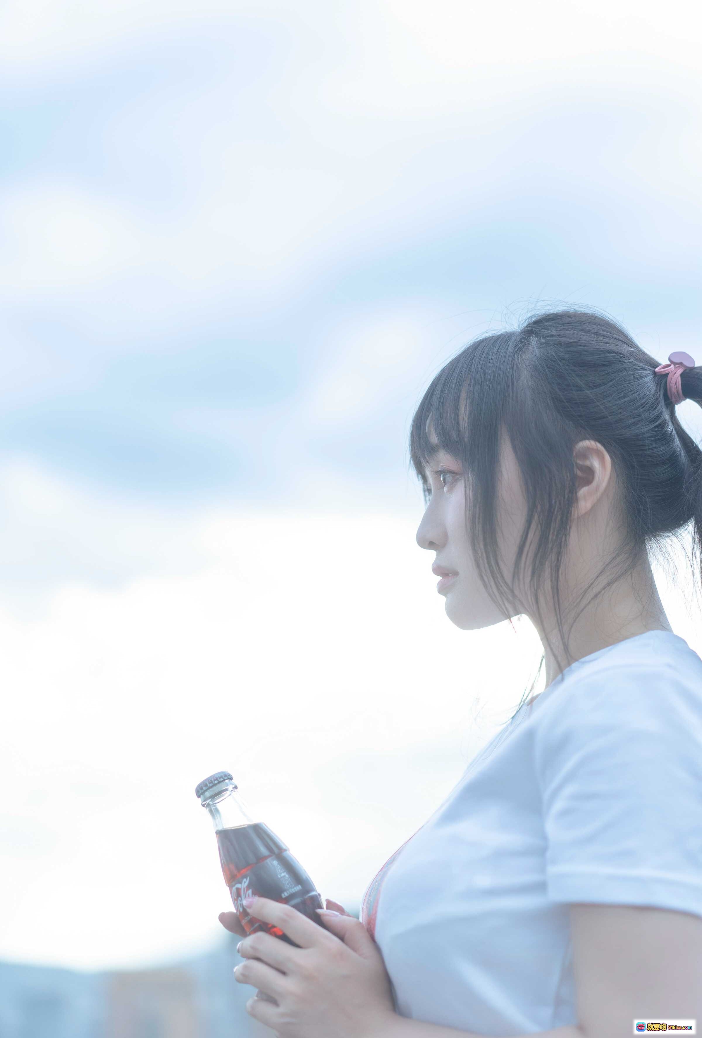 图片[7] - 脱尾巴Mizuki NO.002 尾巴可乐JK 白裙少女手持可乐瓶 城市天台清新写真 18P高清图集 - 就要吻