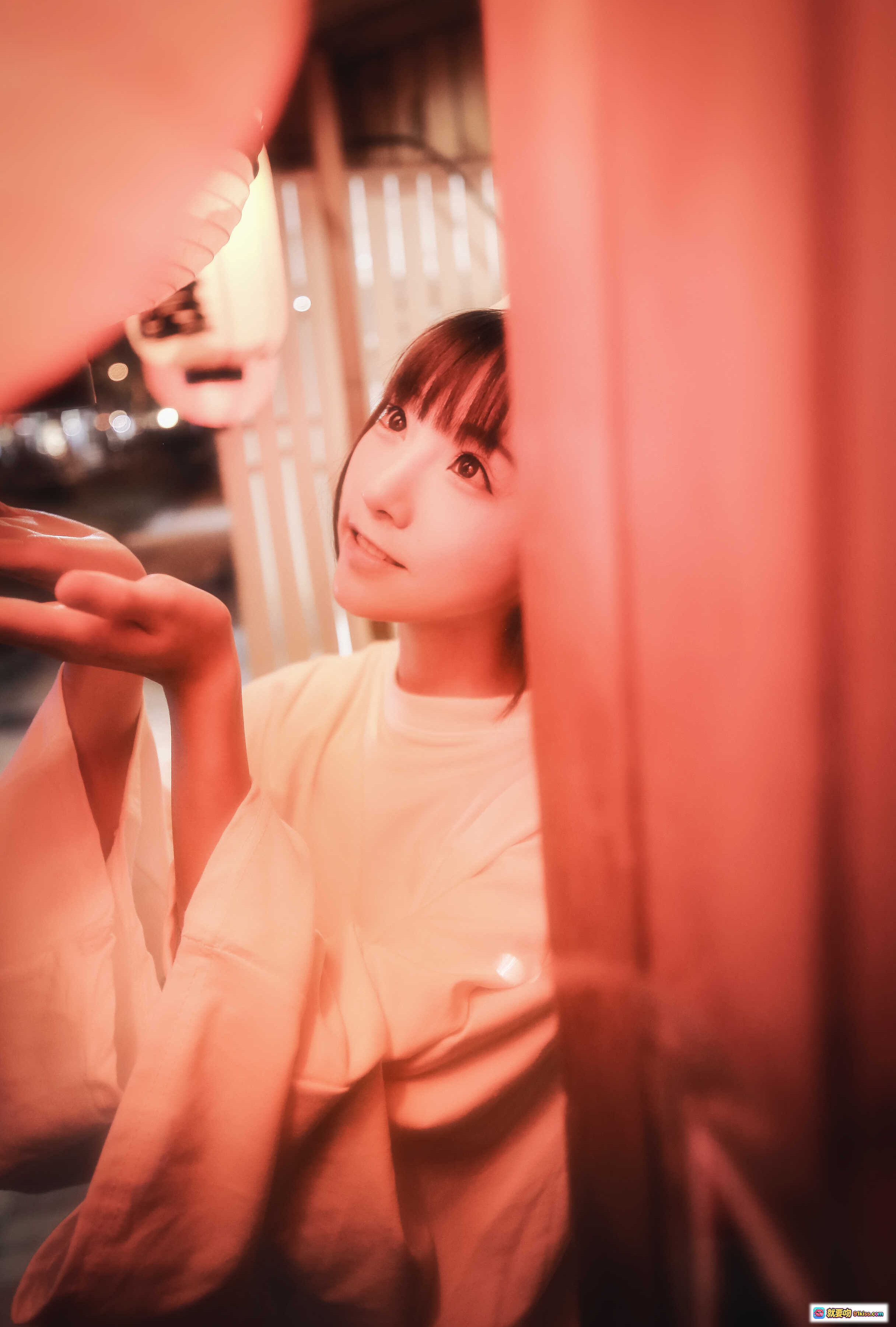 图片[8] - 居酒屋幽灵少女写真 | 木质暖光日式风情 | 红灯笼装饰 | 白衣神秘氛围 | Kitaro绮太郎NO.065幽灵故事系列 - 就要吻