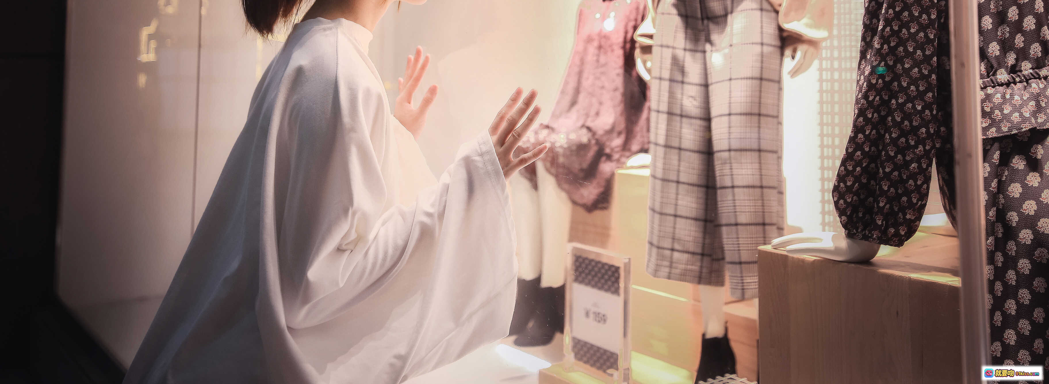 图片[3] - 居酒屋幽灵少女写真 | 木质暖光日式风情 | 红灯笼装饰 | 白衣神秘氛围 | Kitaro绮太郎NO.065幽灵故事系列 - 就要吻