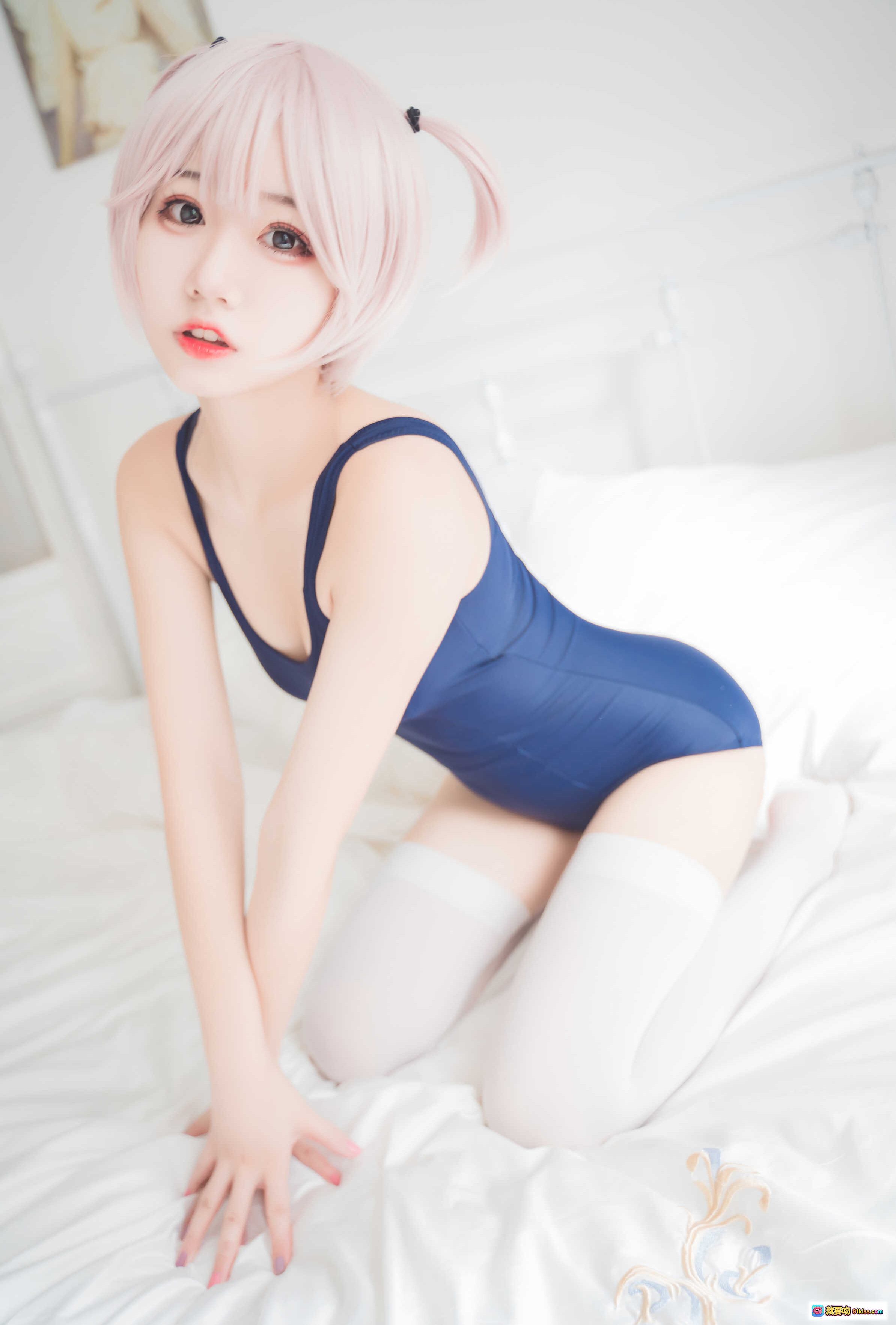 图片[4] - 猫君君_MaoJun NO.004 猫猫死库水cosplay写真 40P高清图集 粉发少女蓝泳衣白长袜居家沙发摆拍 - 就要吻