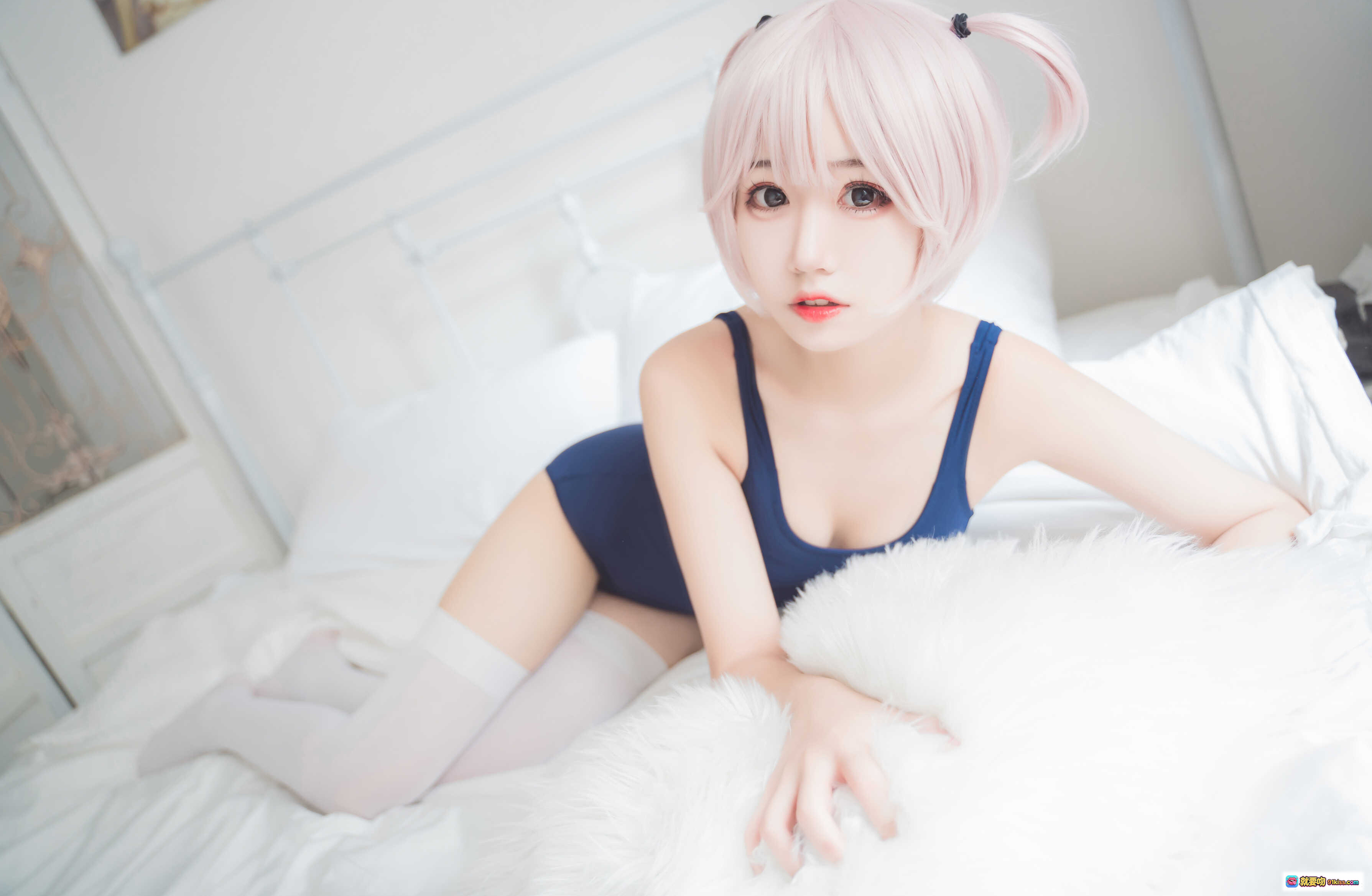 图片[3] - 猫君君_MaoJun NO.004 猫猫死库水cosplay写真 40P高清图集 粉发少女蓝泳衣白长袜居家沙发摆拍 - 就要吻