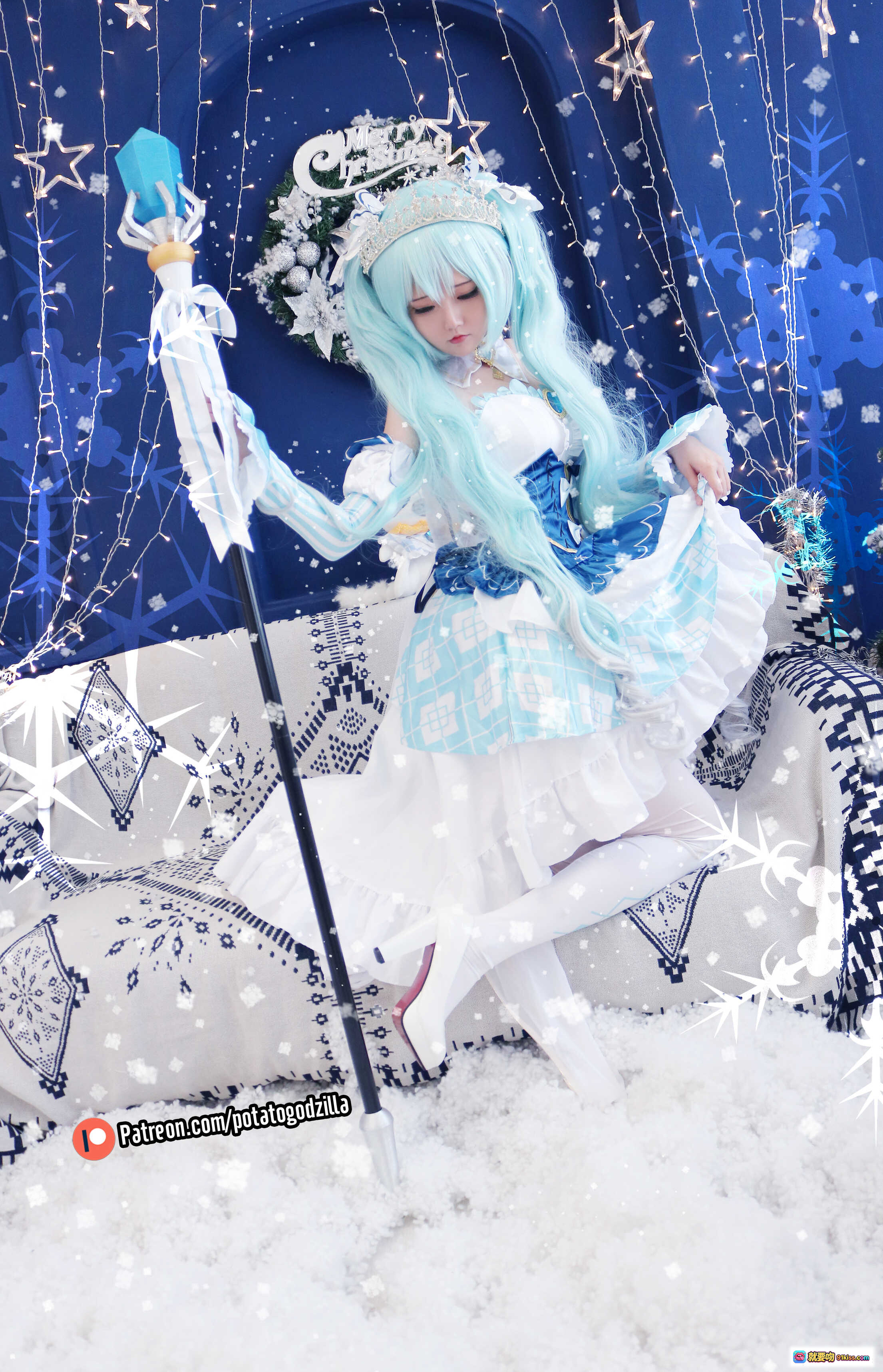 图片[8] - Snow Miku Cosplay 精美蓝发冰雪公主造型 圣诞主题华丽服饰 白蓝配色 冬日氛围感十足 高清41P写真集 - 就要吻