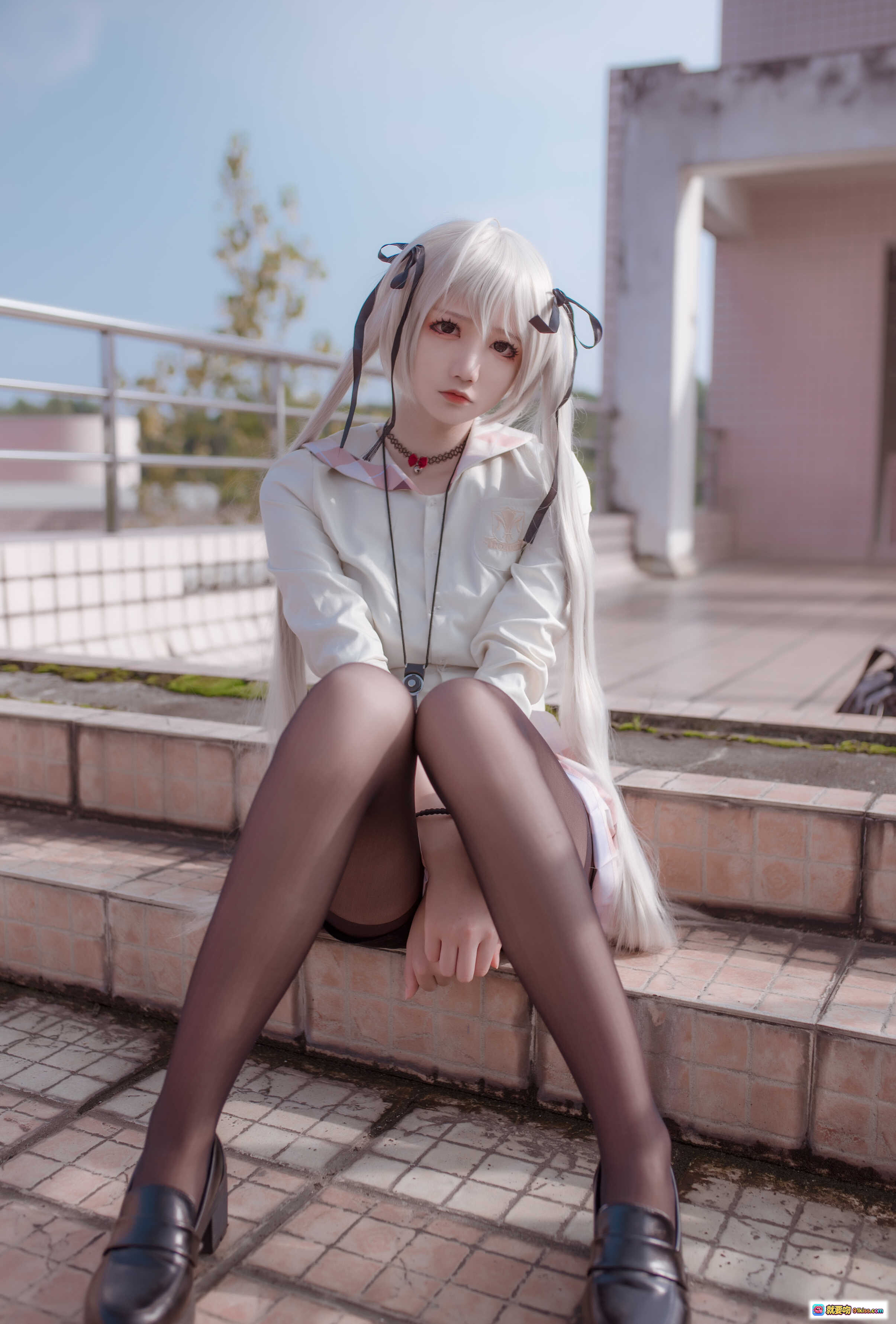 图片[10] - 五更百鬼_NO.015 校服穹cosplay 穹妹动漫角色扮演 体育场看台青色座椅写真 白发双马尾格子裙黑丝美腿少女风 - 就要吻