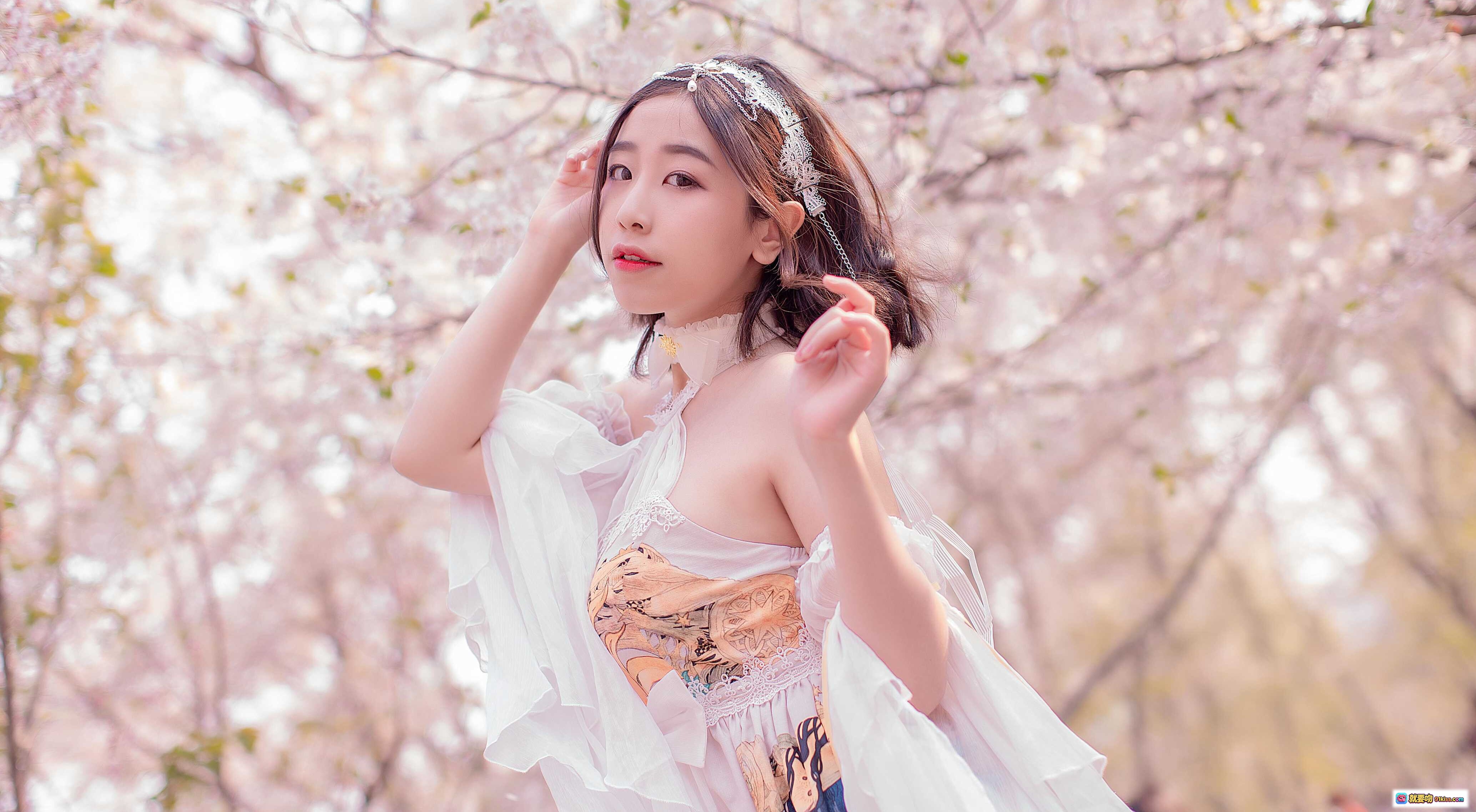 图片[8] - 穆零Mu0 NO.13 樱花季少女写真｜蕾丝头饰+白色洛丽塔裙+春日樱花背景｜甜美清新风格 - 就要吻