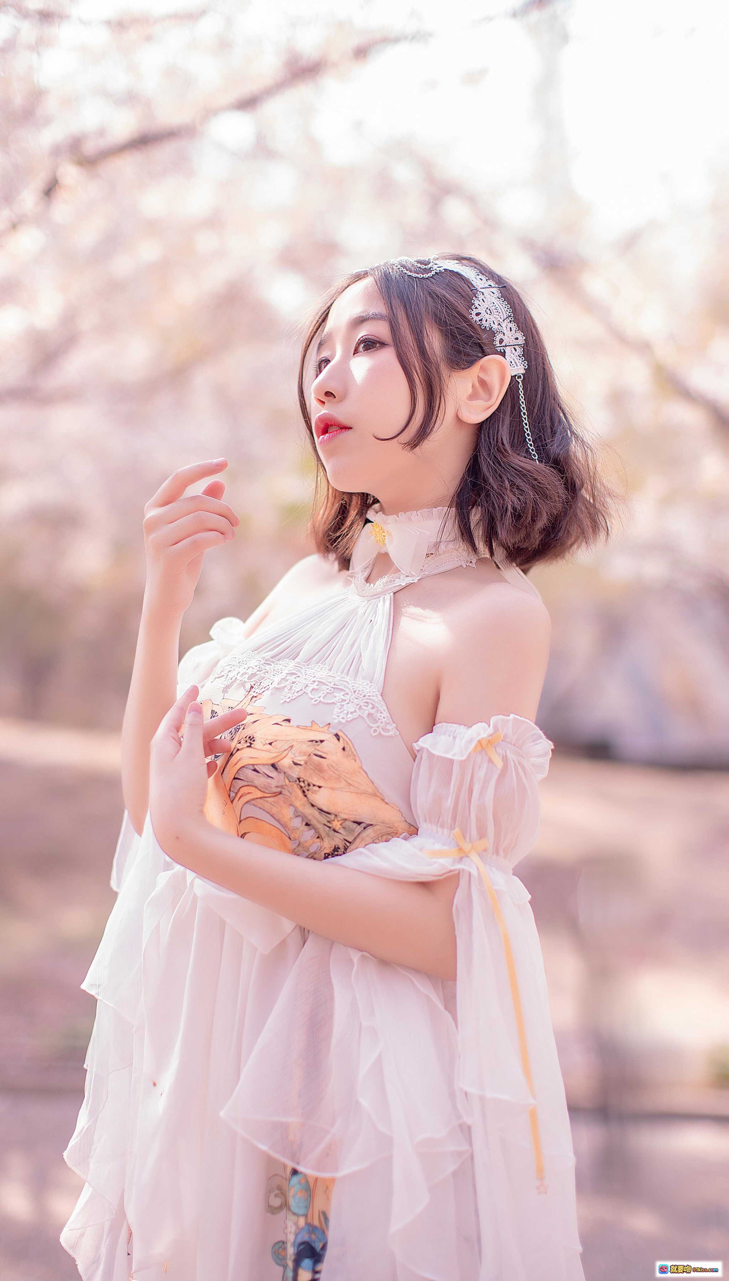 图片[1] - 穆零Mu0 NO.13 樱花季少女写真｜蕾丝头饰+白色洛丽塔裙+春日樱花背景｜甜美清新风格 - 就要吻