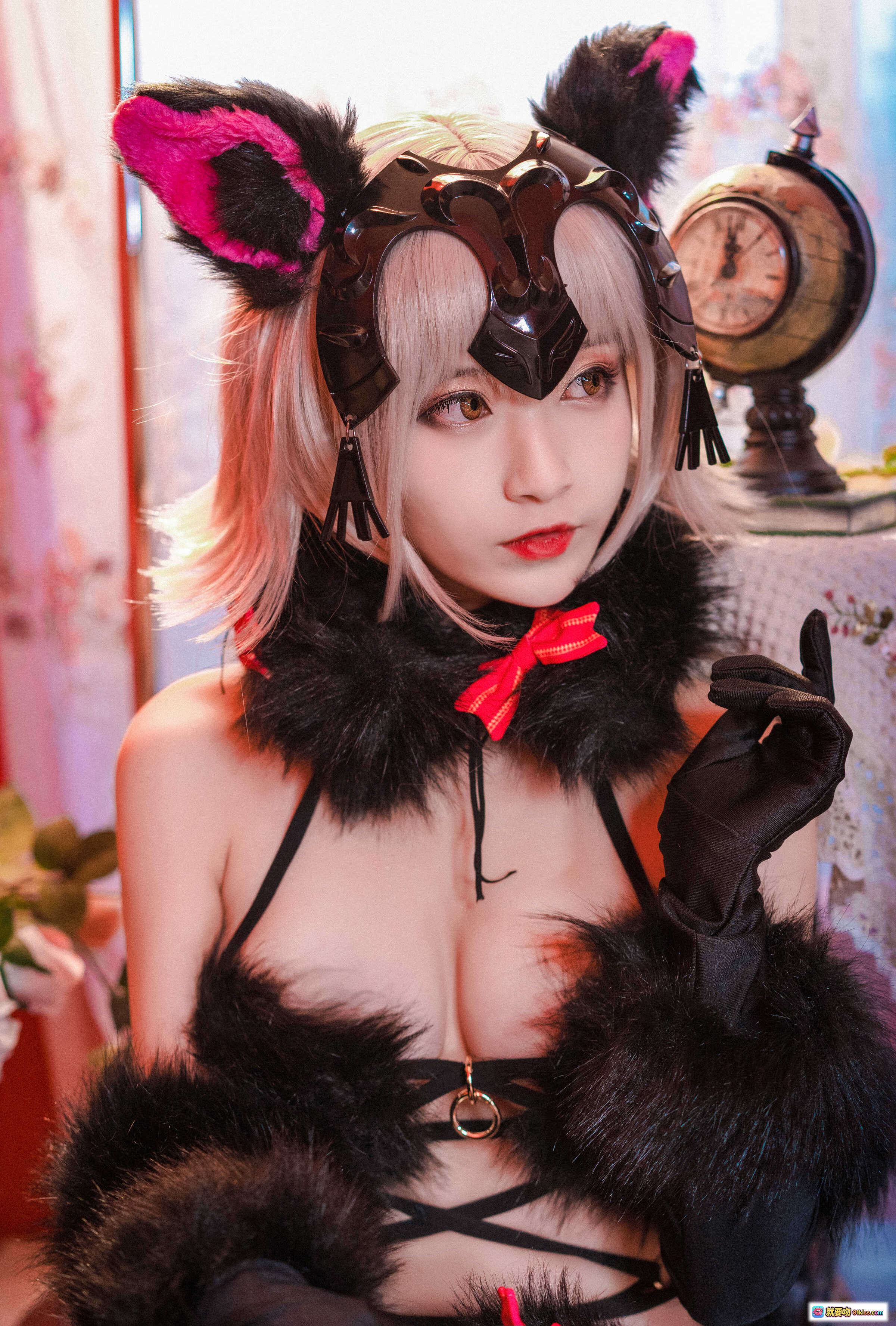 图片[6] - 铁板烧鬼舞w黑贞花魁2 Cosplay写真 | 猫耳头饰+毛绒项圈+黑色手套+银发造型 | 29P高清美图 - 就要吻