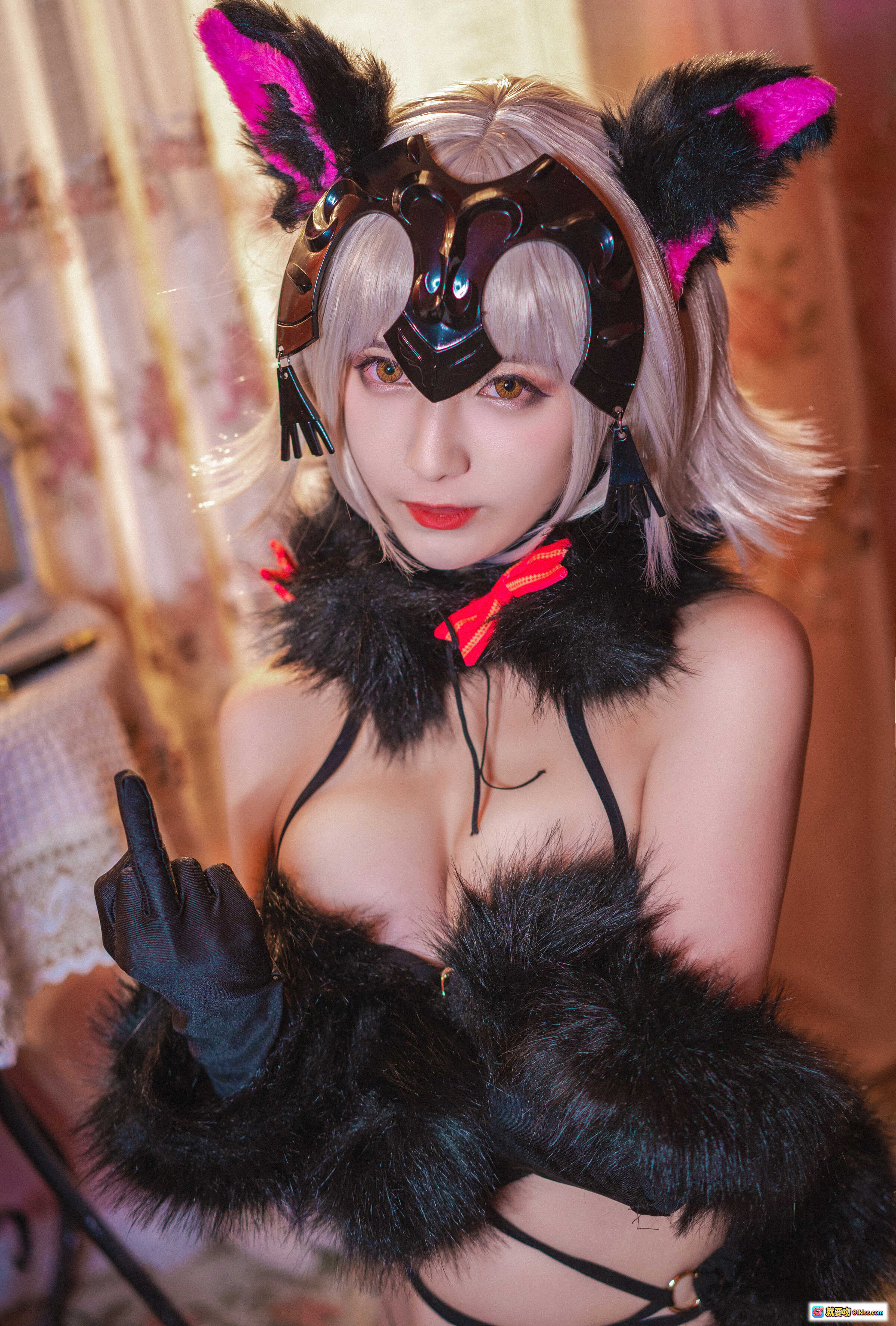 图片[4] - 铁板烧鬼舞w黑贞花魁2 Cosplay写真 | 猫耳头饰+毛绒项圈+黑色手套+银发造型 | 29P高清美图 - 就要吻