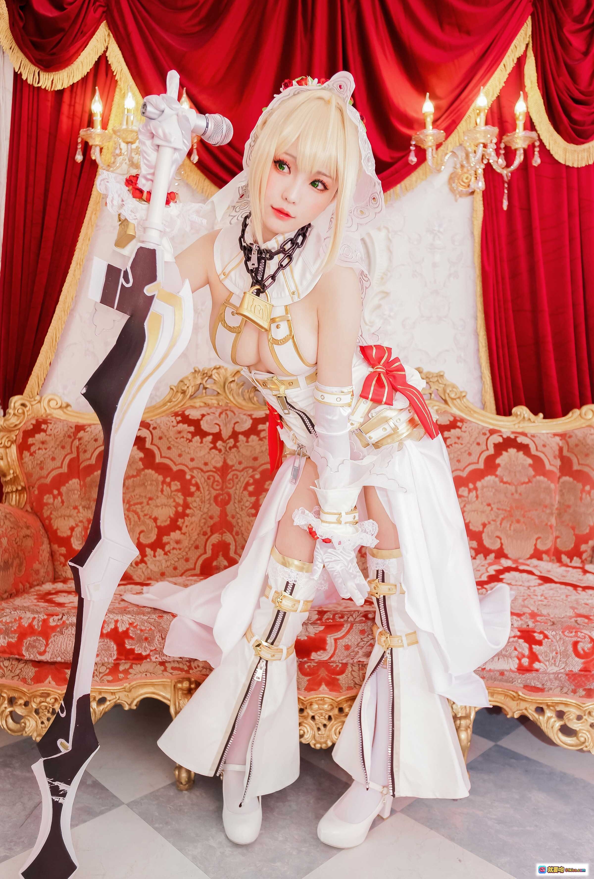 图片[2] - ElyEE子NO.063 白色洛丽塔cosplay 金发少女 华丽宫廷沙发写真 精致头饰 高筒靴 甜美性感风格 - 就要吻