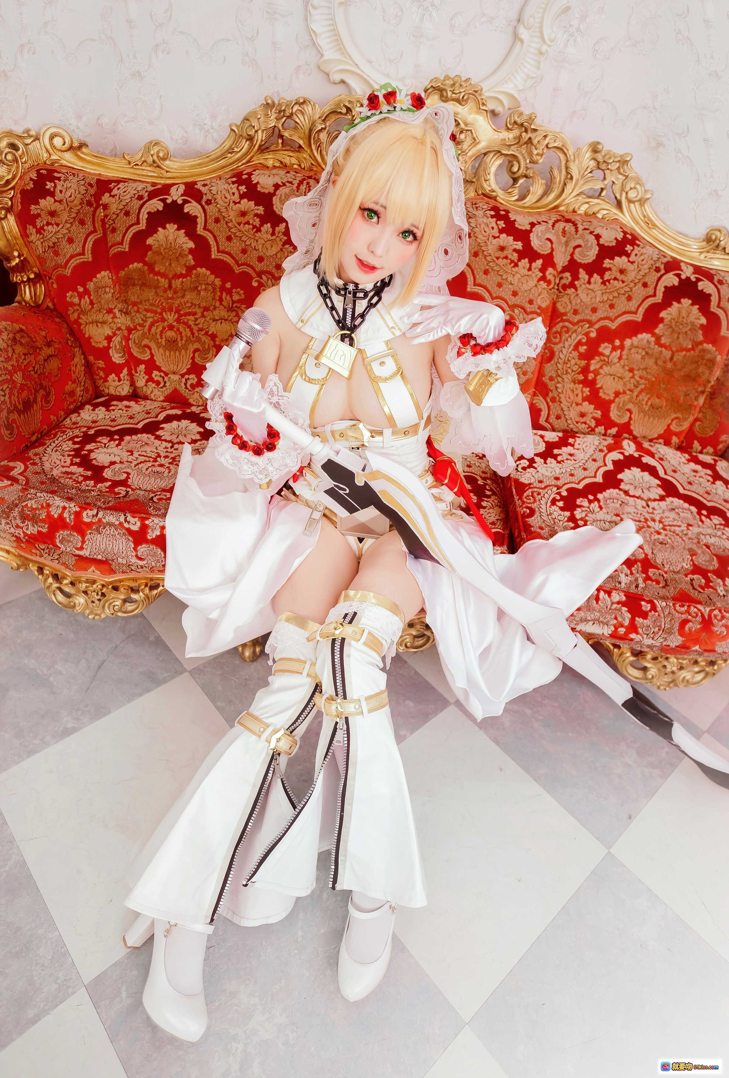 ElyEE子NO.063 白色洛丽塔cosplay 金发少女 华丽宫廷沙发写真 精致头饰 高筒靴 甜美性感风格 - 就要吻