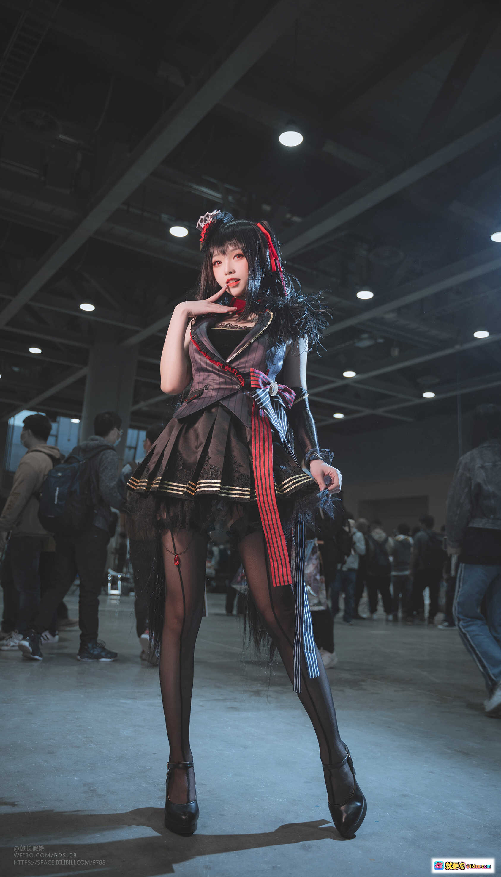 图片[6] - 大大卷卷小卷NO.021 2021萤火虫漫展Cosplay美图 优雅跪姿黑红制服少女写真 - 就要吻