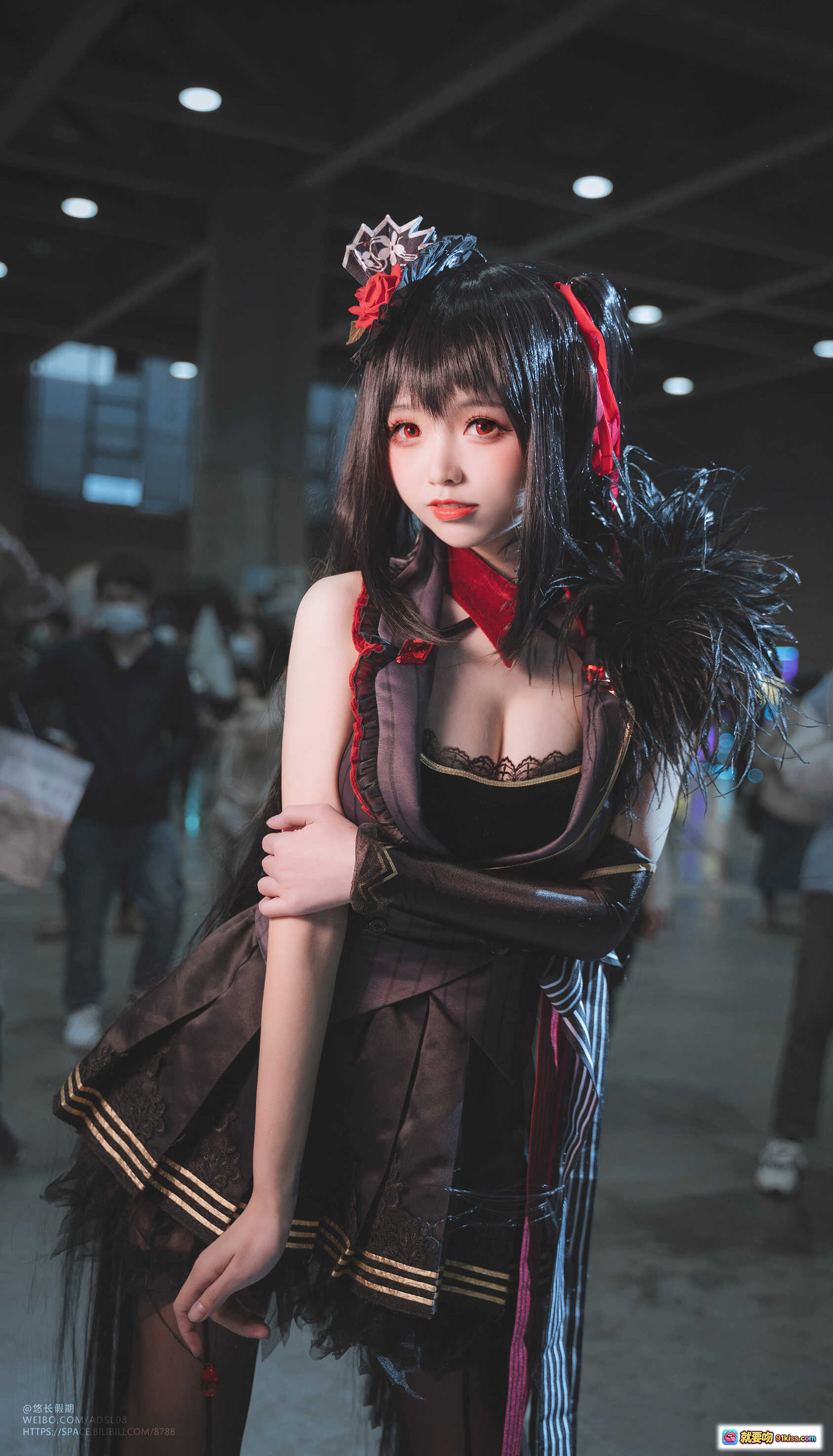 图片[10] - 大大卷卷小卷NO.021 2021萤火虫漫展Cosplay美图 优雅跪姿黑红制服少女写真 - 就要吻