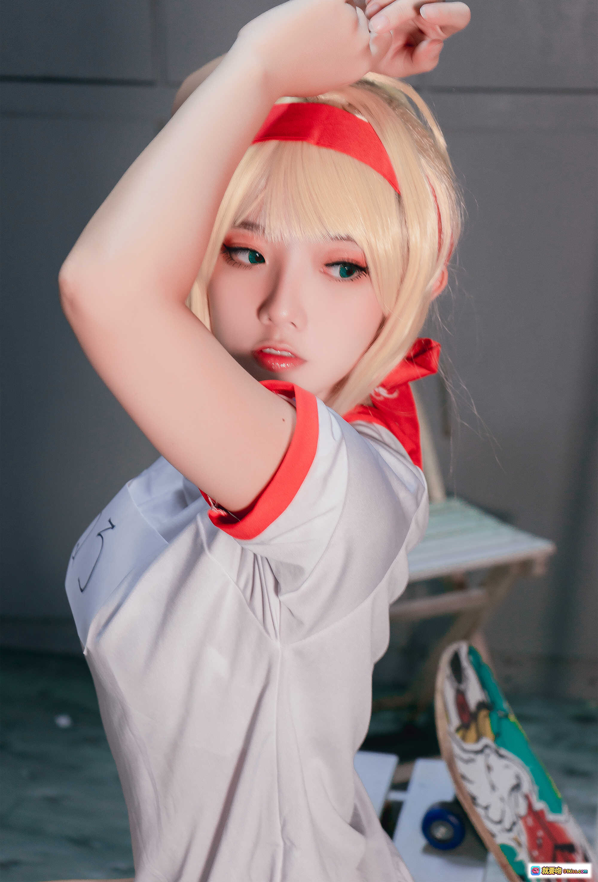 图片[9] - Messie Huang NO.05 Nero Cosplay写真 | 金发红带白T红短裤 | 清纯性感校园风 | 22P高清图集 - 就要吻