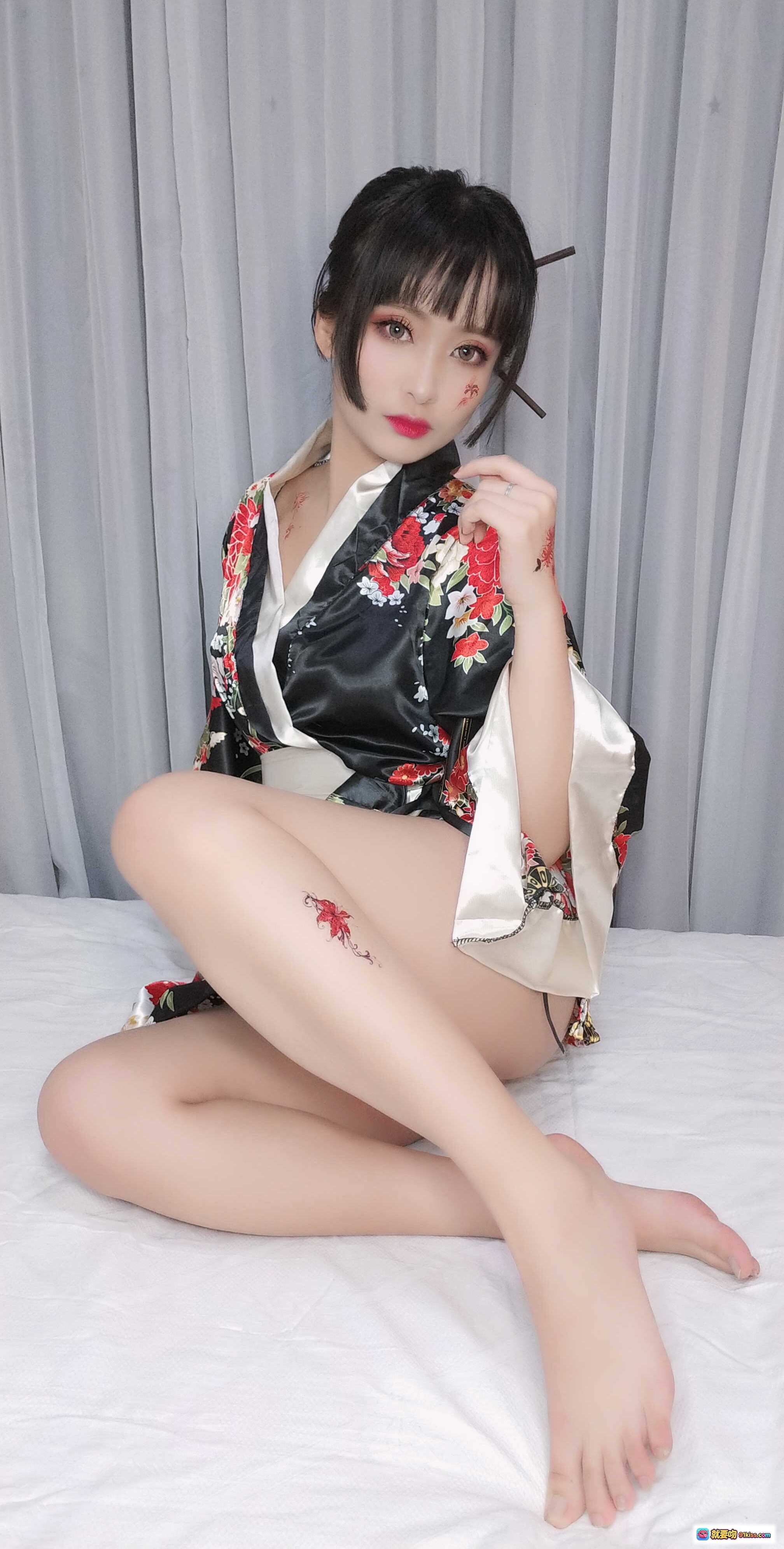 图片[5] - 洛璃 LoLiSAMA NO.003 歌舞伎和风妆容写真｜黑发齐刘海红唇花卉和服造型｜精致日系美妆艺术照 - 就要吻